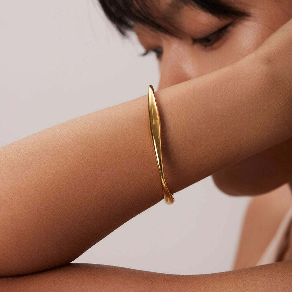 Lilly Bracelet: Retro Y2K & 90S Fashion Accessory For Grunge, Goth, And Summer Outfits
