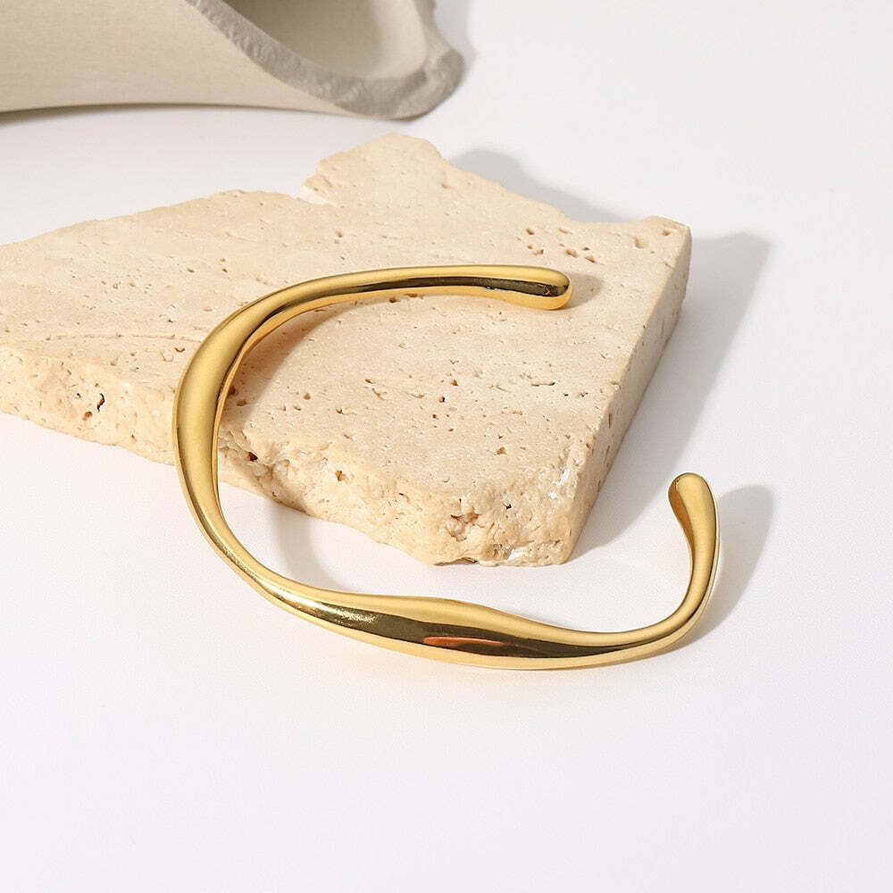 Lilly Bracelet: Retro Y2K & 90S Fashion Accessory For Grunge, Goth, And Summer Outfits