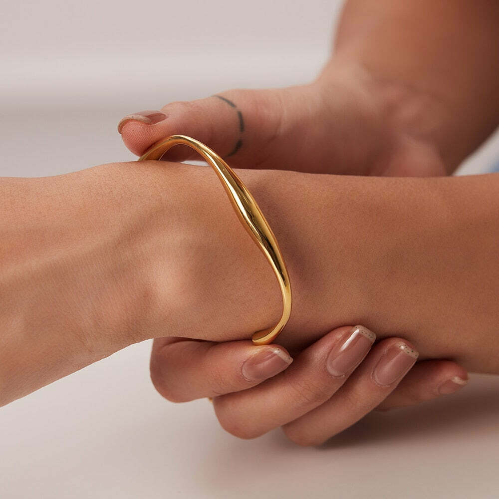 Lilly Bracelet: Retro Y2K & 90S Fashion Accessory For Grunge, Goth, And Summer Outfits