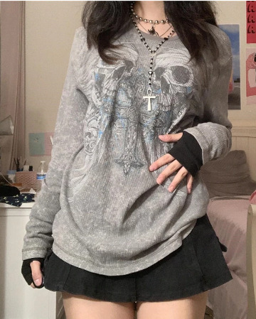 Scarlett Gray Long Sleeve Skull Cross Top - Y2K Grunge, 90S Fashion, Retro Goth Outfit