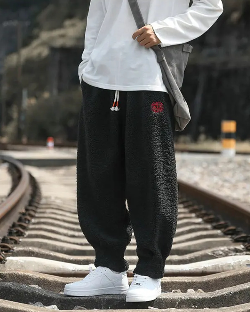 Y2K Grunge Summer Outfits: Plush Sweatpants, Retro 90S Fashion, Y2K Club & Party Looks