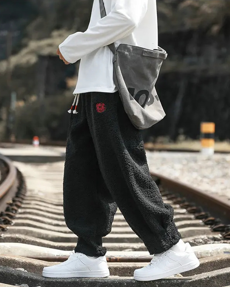 Y2K Grunge Summer Outfits: Plush Sweatpants, Retro 90S Fashion, Y2K Club & Party Looks