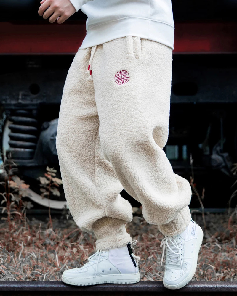 Y2K Grunge Summer Outfits: Plush Sweatpants, Retro 90S Fashion, Y2K Club & Party Looks