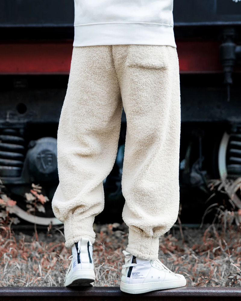 Y2K Grunge Summer Outfits: Plush Sweatpants, Retro 90S Fashion, Y2K Club & Party Looks