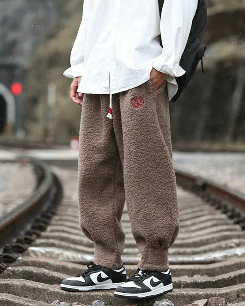 Y2K Grunge Summer Outfits: Plush Sweatpants, Retro 90S Fashion, Y2K Club & Party Looks