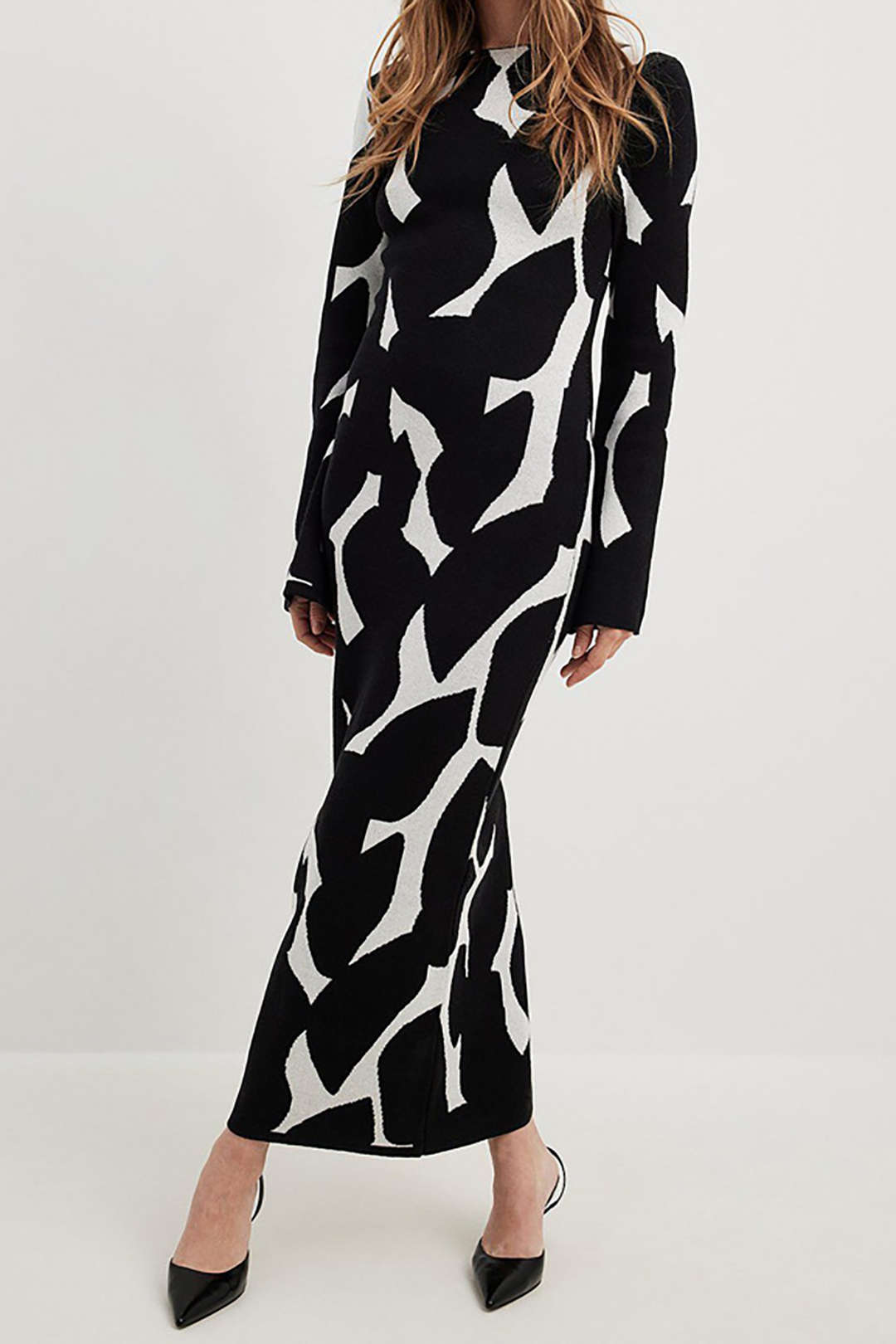 Chic Black and White Long Sleeve Knit Maxi Dress for Effortless Y2K Aesthetic Style