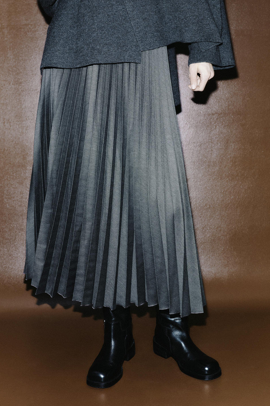 Chic Pleated Midi Skirt for Y2K Fashion Lovers - Perfect for Coquette and Grunge Aesthetics