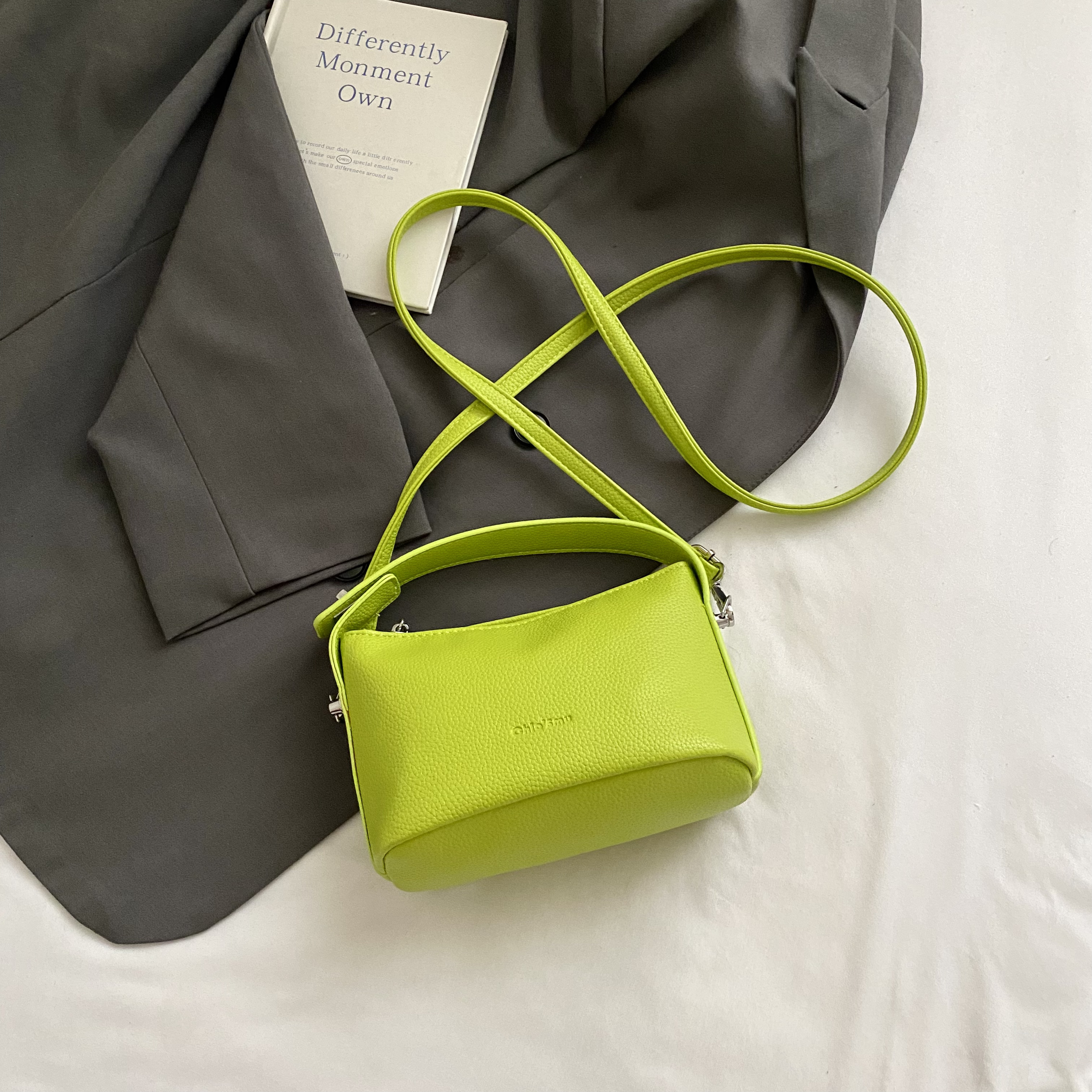 2025 Summer White Crossbody Bag - Stylish High-End Small Handbag Tote for Women, Versatile Casual Fashion Accessory