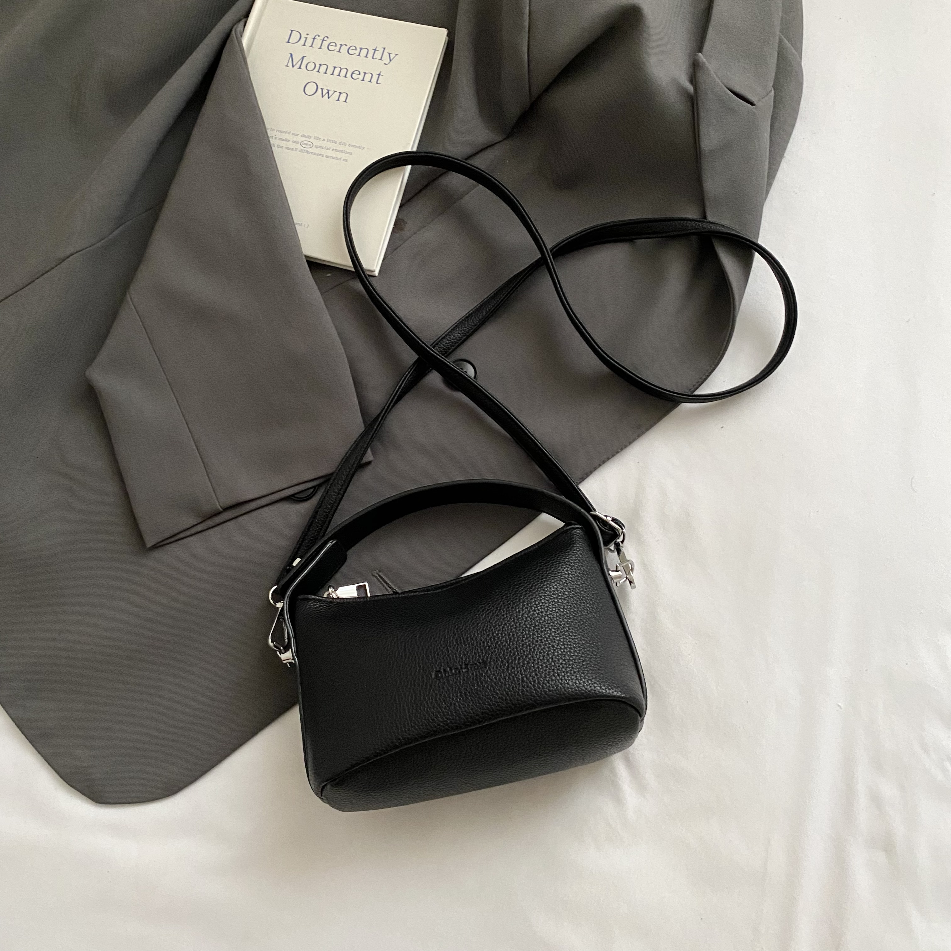 2025 Summer White Crossbody Bag - Stylish High-End Small Handbag Tote for Women, Versatile Casual Fashion Accessory