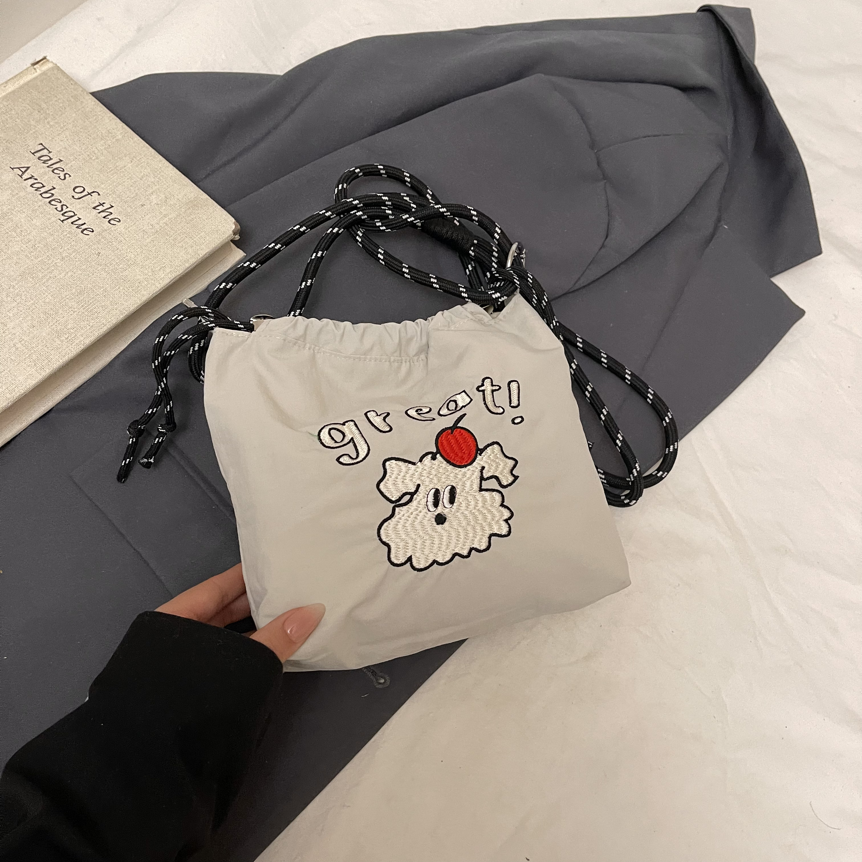 2025 Women's Summer Nylon Embroidered Canvas Drawstring Crossbody Bag - Simple Portable Phone Bag