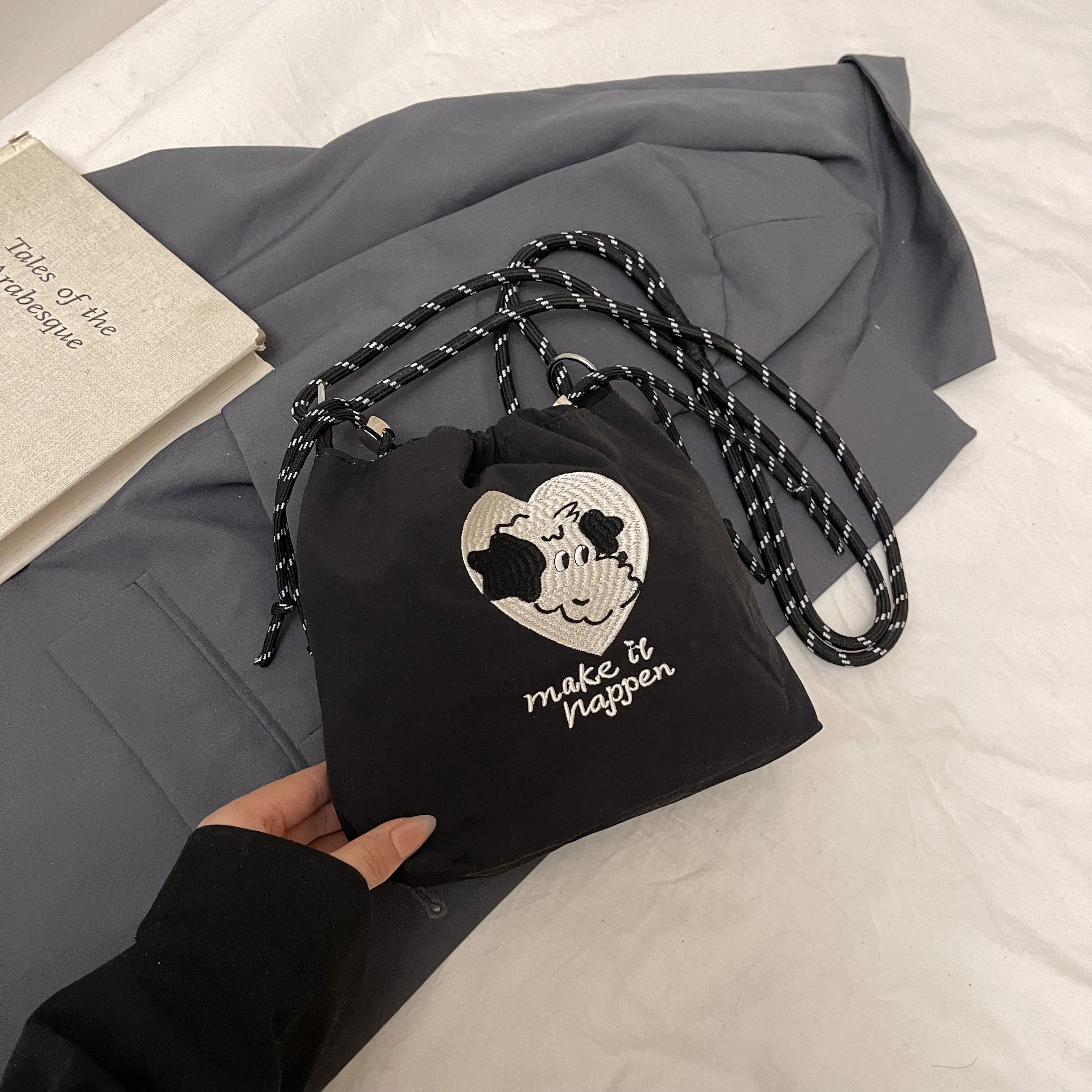 2025 Women's Summer Nylon Embroidered Canvas Drawstring Crossbody Bag - Simple Portable Phone Bag