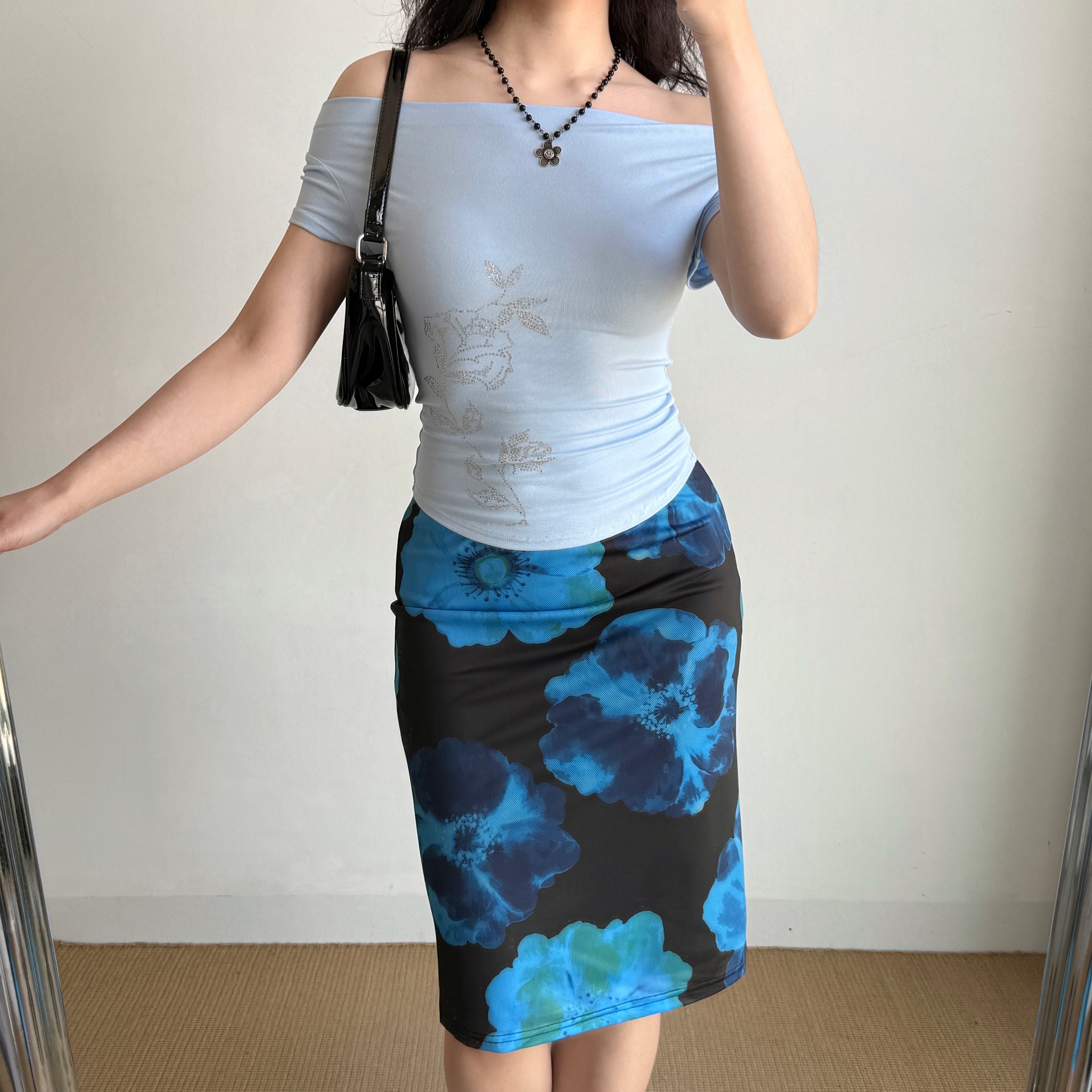 American Vintage Rhinestone Off-Shoulder Short Sleeve T-Shirt for Women - Summer Slim Fit Sexy Top in 90s Style