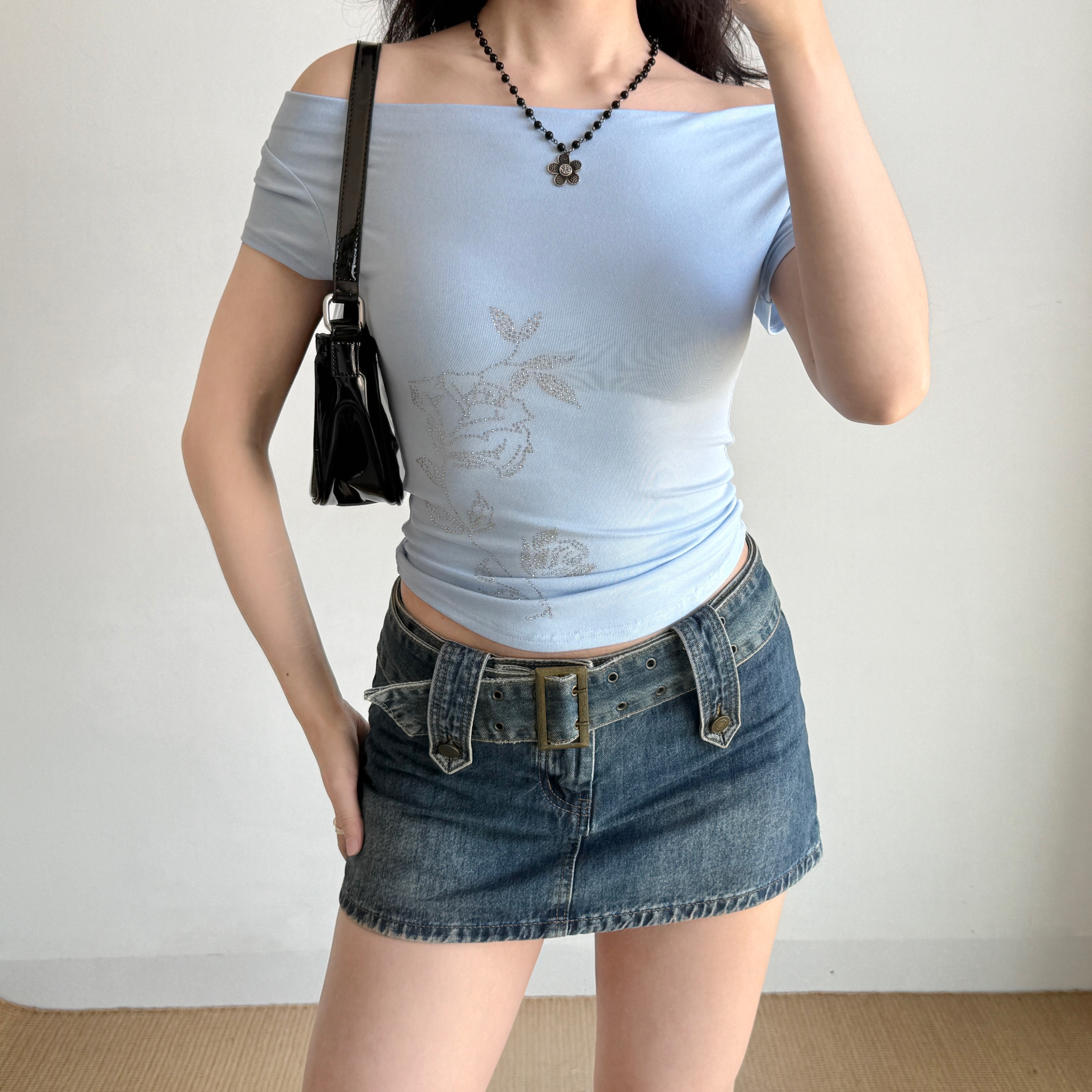 American Vintage Rhinestone Off-Shoulder Short Sleeve T-Shirt for Women - Summer Slim Fit Sexy Top in 90s Style