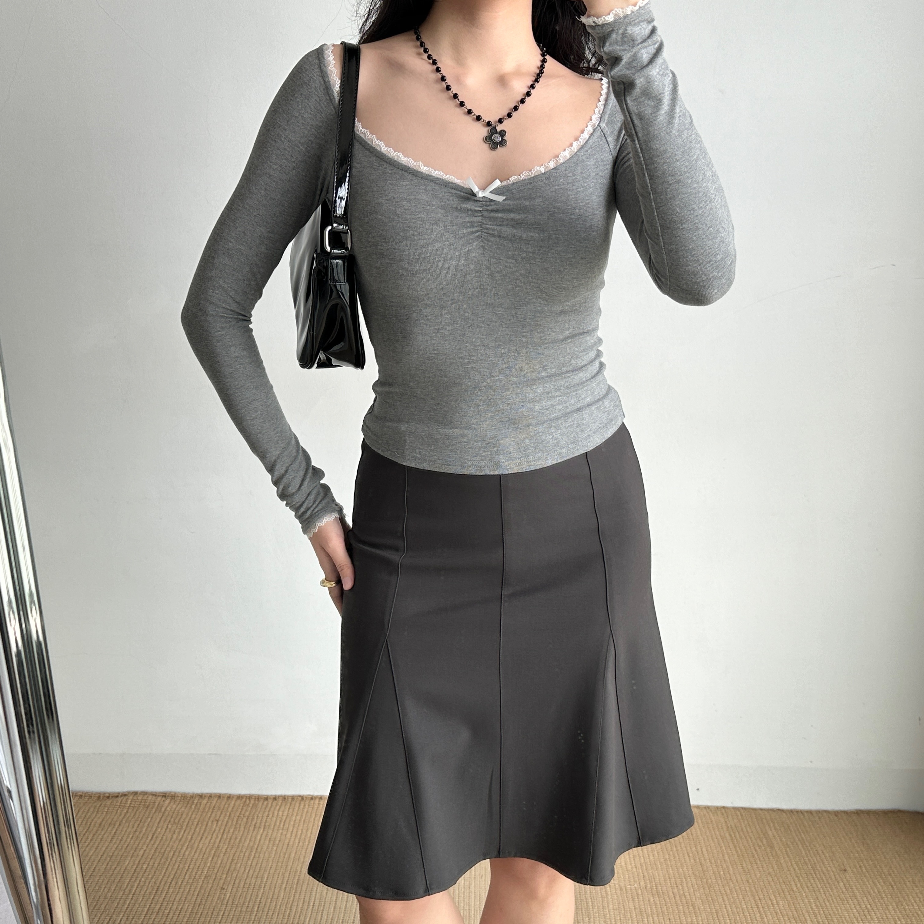 Ballet-Inspired Long Sleeve T-Shirt for Women with Lace Edges and Bow Detail - Chic Slim Fit Top for Spicy Y2K Style