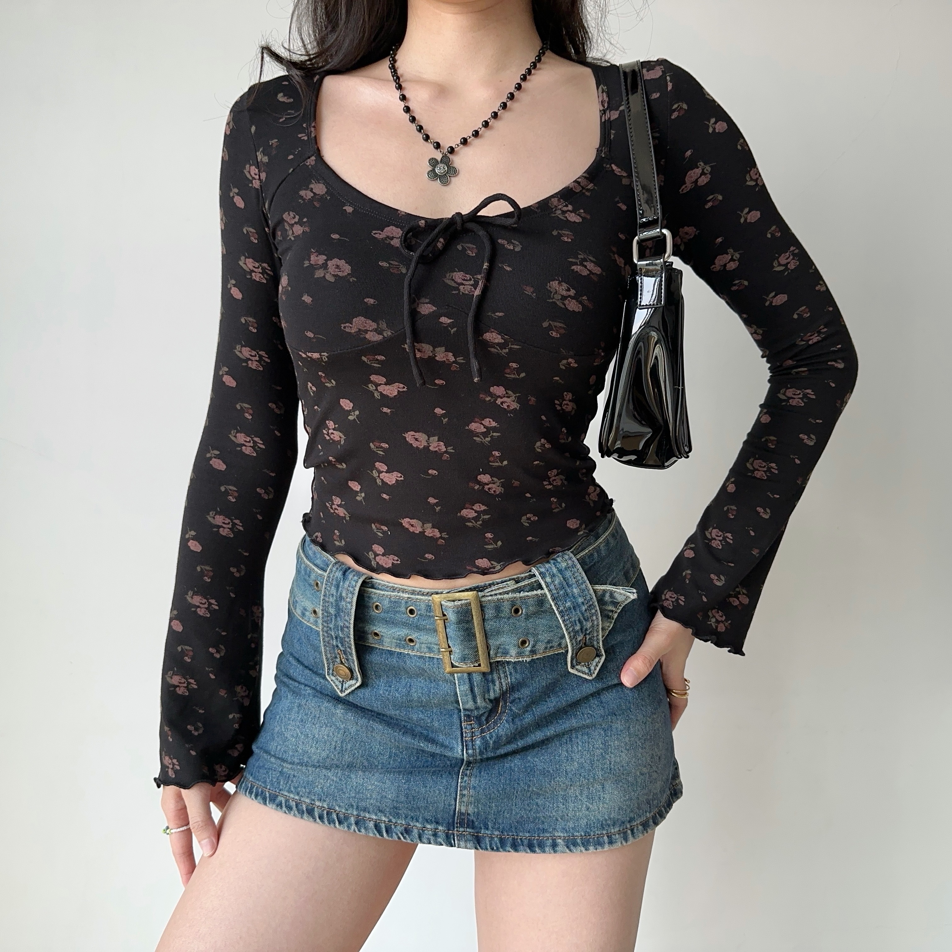Bowknot Printed U-Neck Long Sleeve T-Shirt for Women - Slim Fit European American Style - Trendy 90s Inspired Short Top