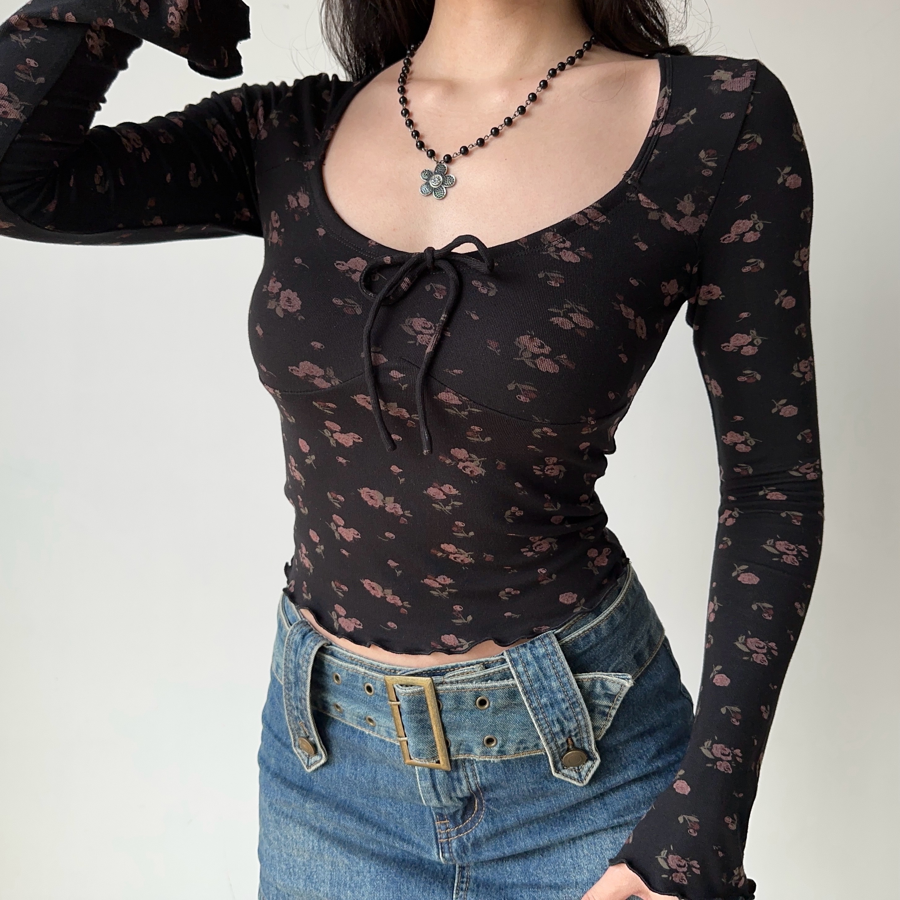 Bowknot Printed U-Neck Long Sleeve T-Shirt for Women - Slim Fit European American Style - Trendy 90s Inspired Short Top