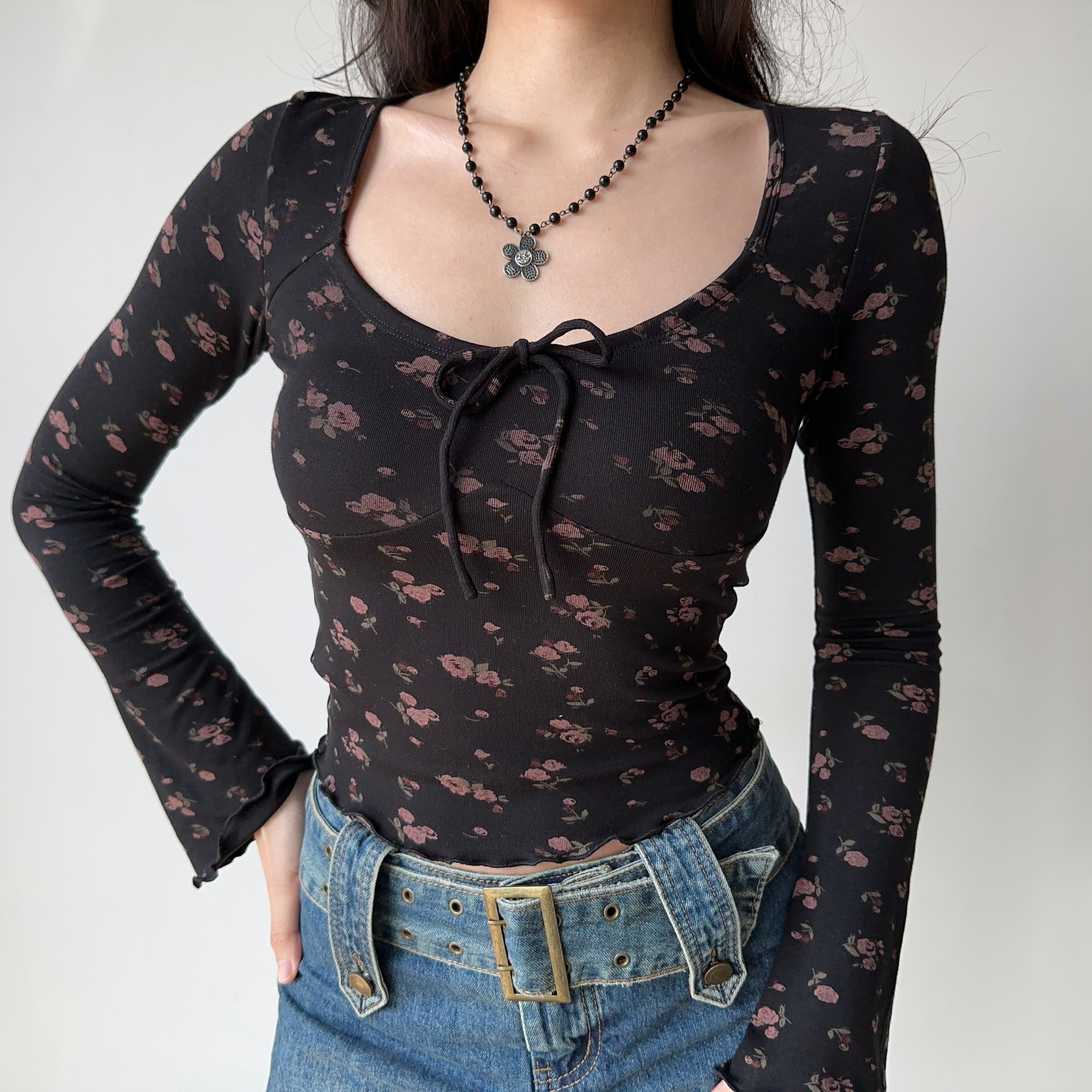 Bowknot Printed U-Neck Long Sleeve T-Shirt for Women - Slim Fit European American Style - Trendy 90s Inspired Short Top