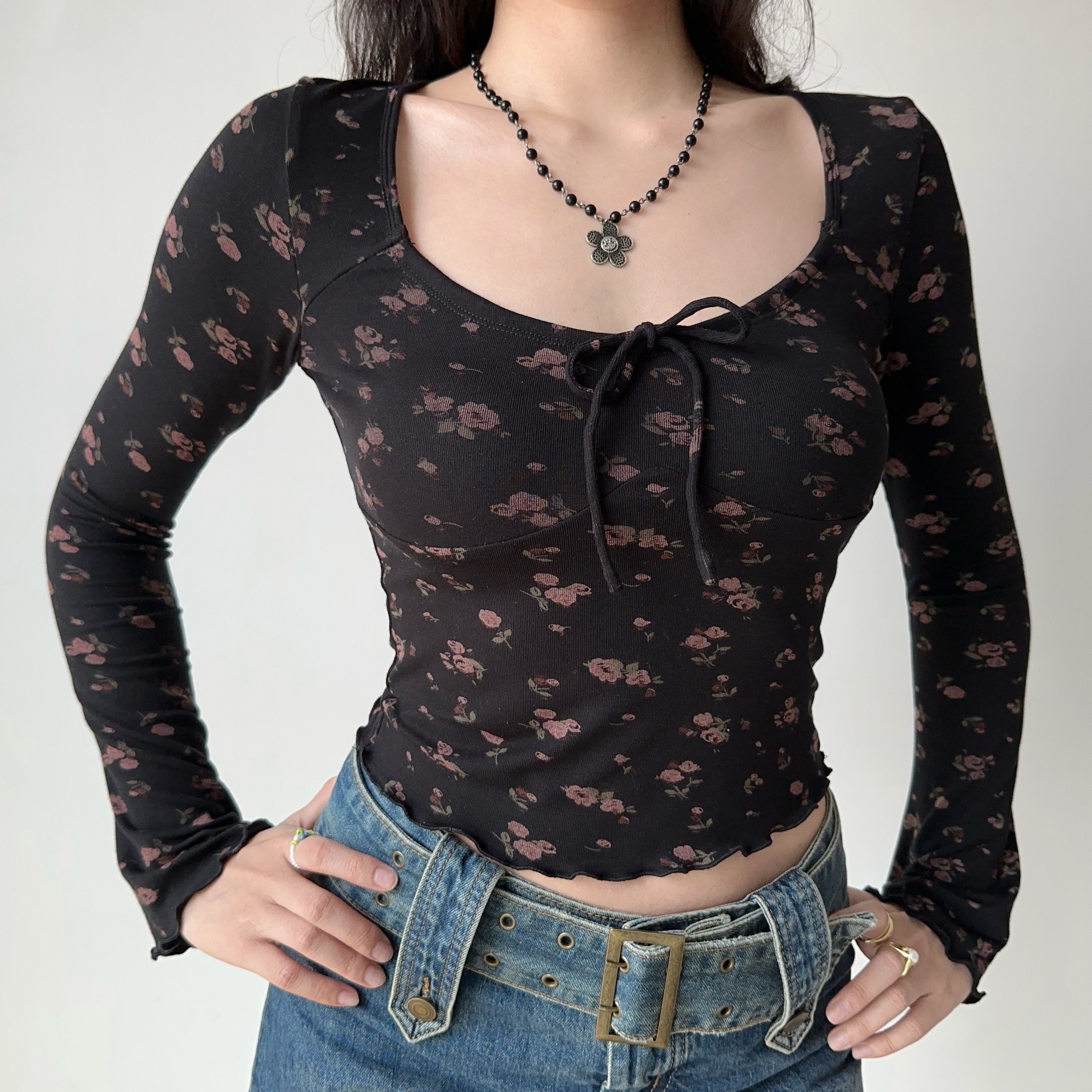 Bowknot Printed U-Neck Long Sleeve T-Shirt for Women - Slim Fit European American Style - Trendy 90s Inspired Short Top