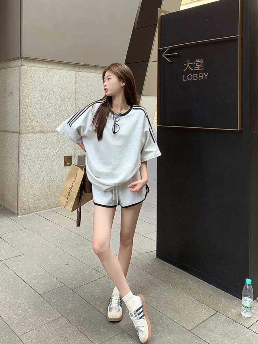 Color-Blocked Stripes Cotton Short Sleeve T-Shirt for Men and Women - Trendy Plus Size Loose Fit American Style Couple Outfit