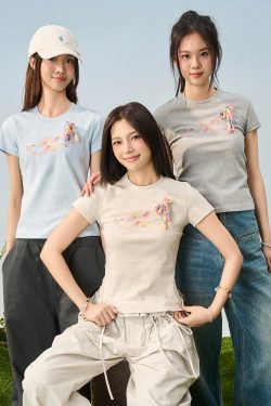 Colorful Floral Graffiti Crayon-Painted Short Sleeve T-Shirt for Kids with Bow Detail - Quirky and Fun Design