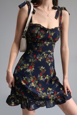 French-Style Black Floral Spaghetti Strap Dress with Vintage Lace-Up, High-Waisted A-Line Design for Women – Chic Summer Fashion