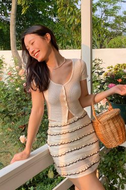 French-Style Slimming Fitted T-Shirt for Women, Versatile Stretchy Short Cardigan Top, Chic and Sexy Fashion Essential