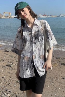 Hawaiian Floral Short Sleeve Shirt for Women - Loose Fit Beach Top in Hong Kong Style for Seaside Vacation