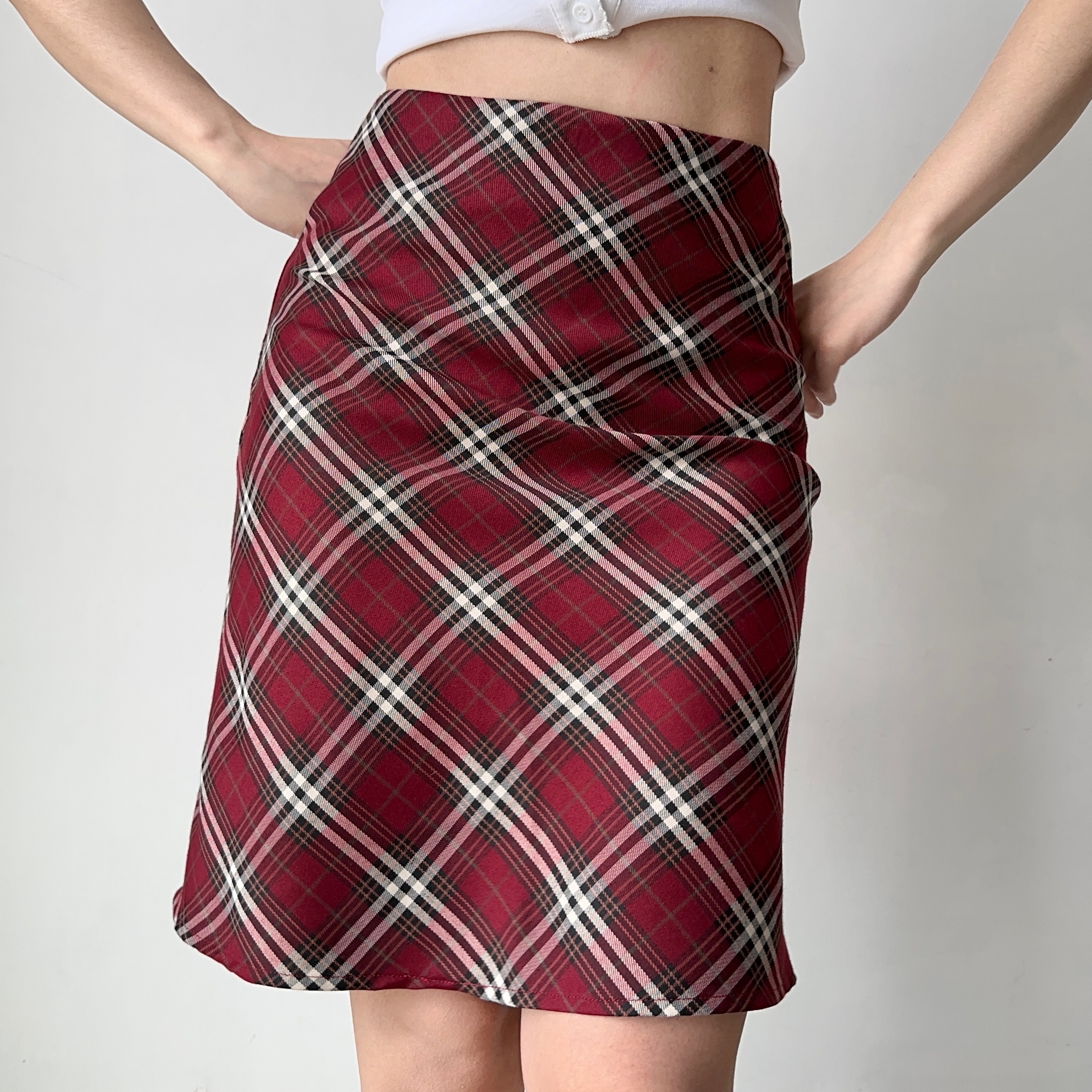 High Waist A-Line Plaid Skirt for Women – Retro College Style Knee-Length Bodycon Skirt in European and American Fashion