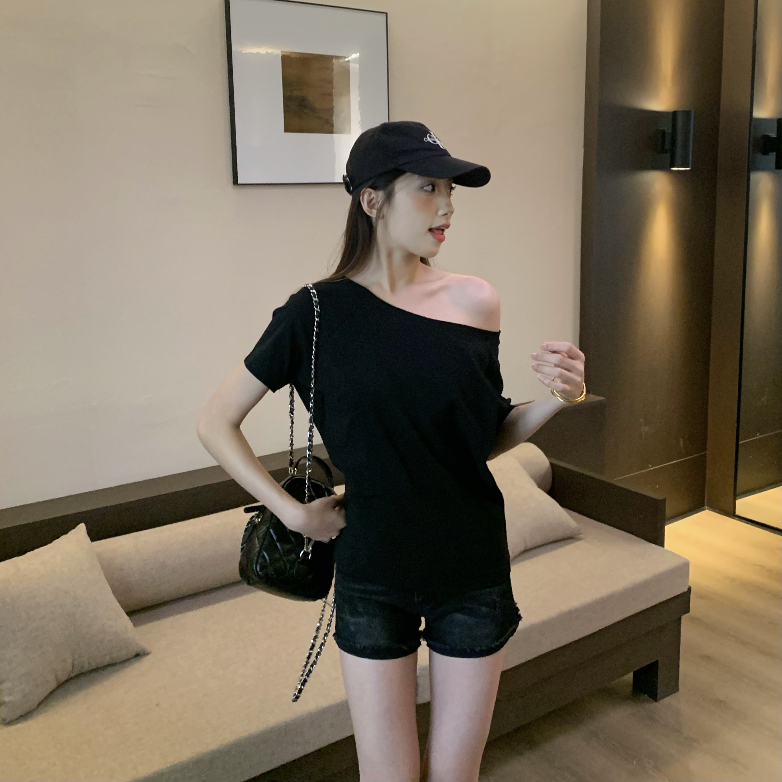 Korean Style One-Shoulder Short Sleeve T-Shirt for Women - Loose Fit Slimming Asymmetrical Off-Shoulder Top in Solid Color