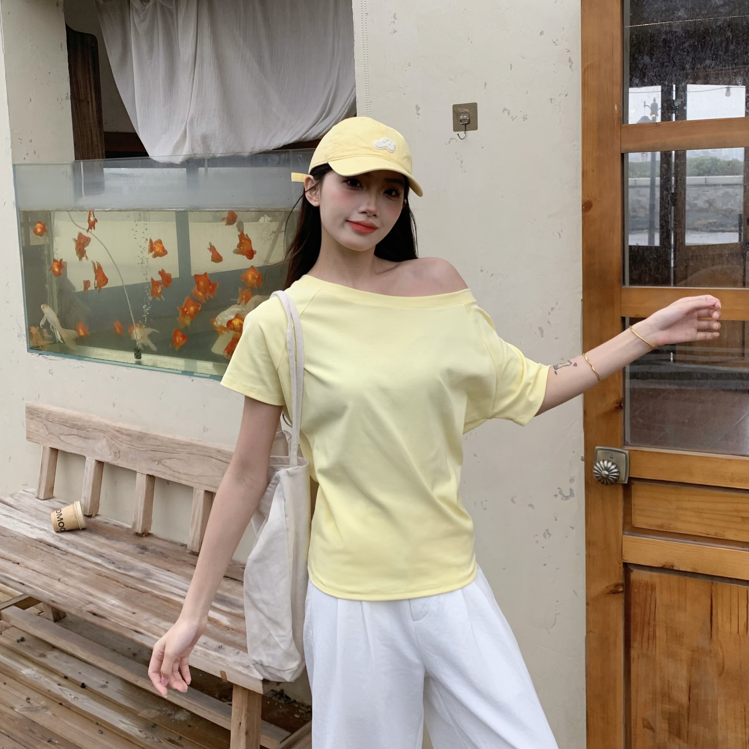 Korean Style One-Shoulder Short Sleeve T-Shirt for Women - Loose Fit Slimming Asymmetrical Off-Shoulder Top in Solid Color