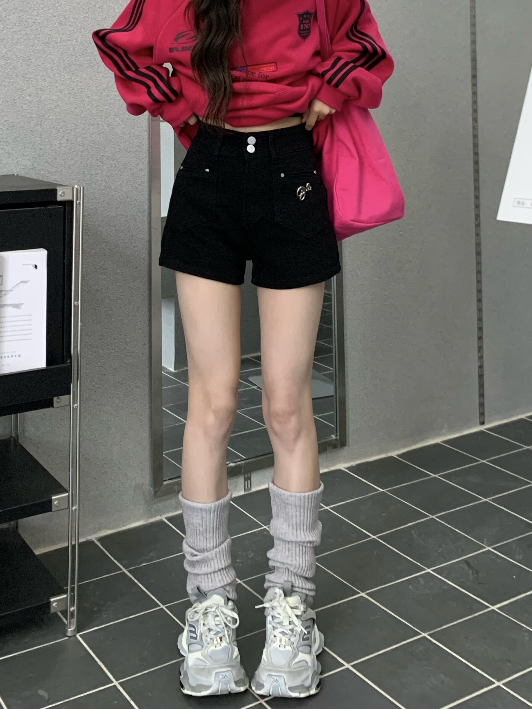 Mid-Waist Short Denim Shorts for Women - American Vintage Style Slimming Bodycon Hot Pants for Summer, Petite Fit