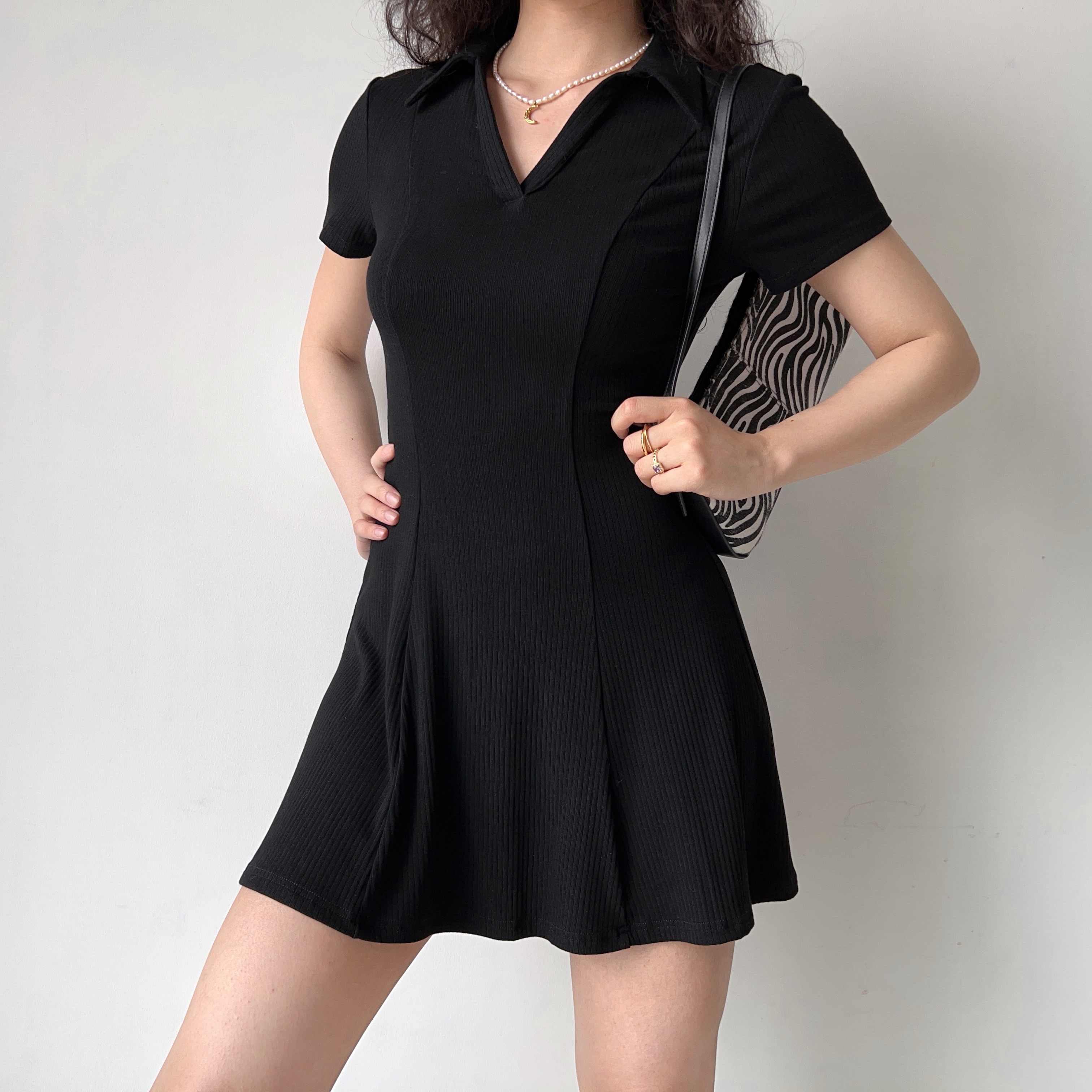 Minimalist Black Short Sleeve Dress for Women - Waist-Cinching A-Line Skirt, European American Style, Chic and Slimming Fashion