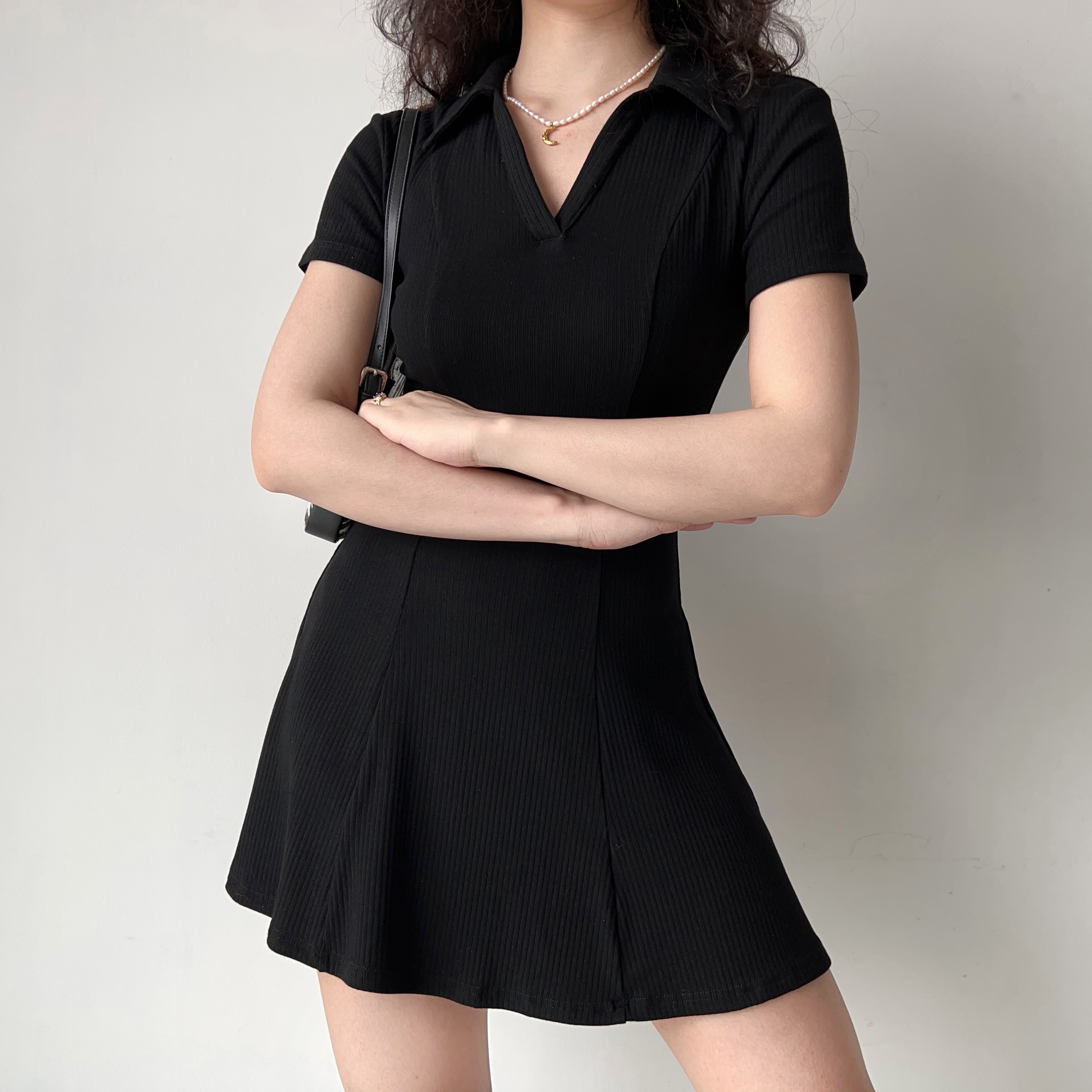 Minimalist Black Short Sleeve Dress for Women - Waist-Cinching A-Line Skirt, European American Style, Chic and Slimming Fashion