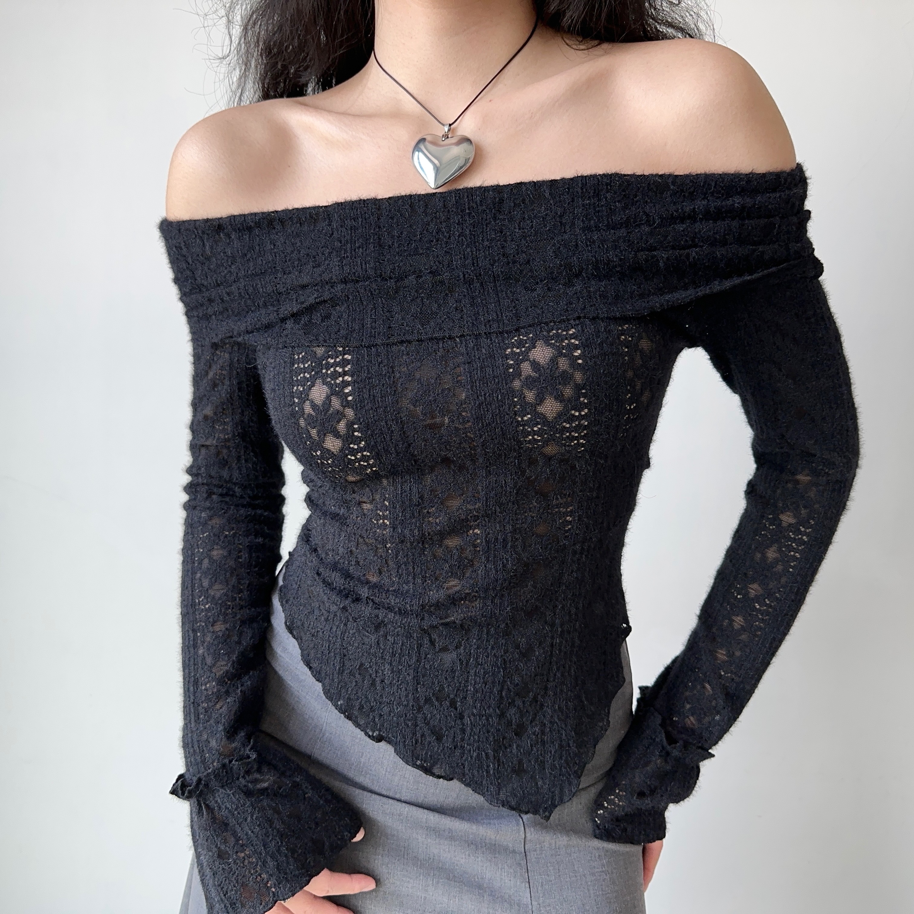 One-Shoulder Hollow-Out Knitted Long Sleeve T-Shirt for Women – Slim Fit European and American Style Spicy Girl Top