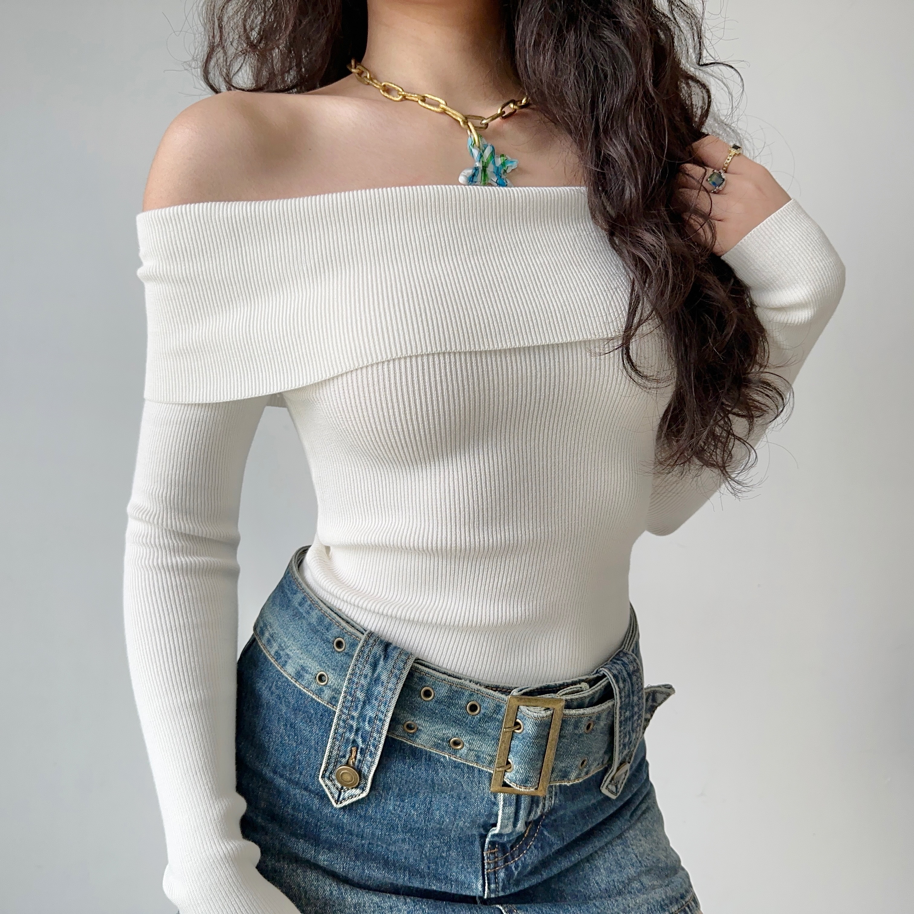 One-Shoulder Ribbed White Knitted Sweater for Women - Winter Slim Fit Hot Girl Short Top, European American Style