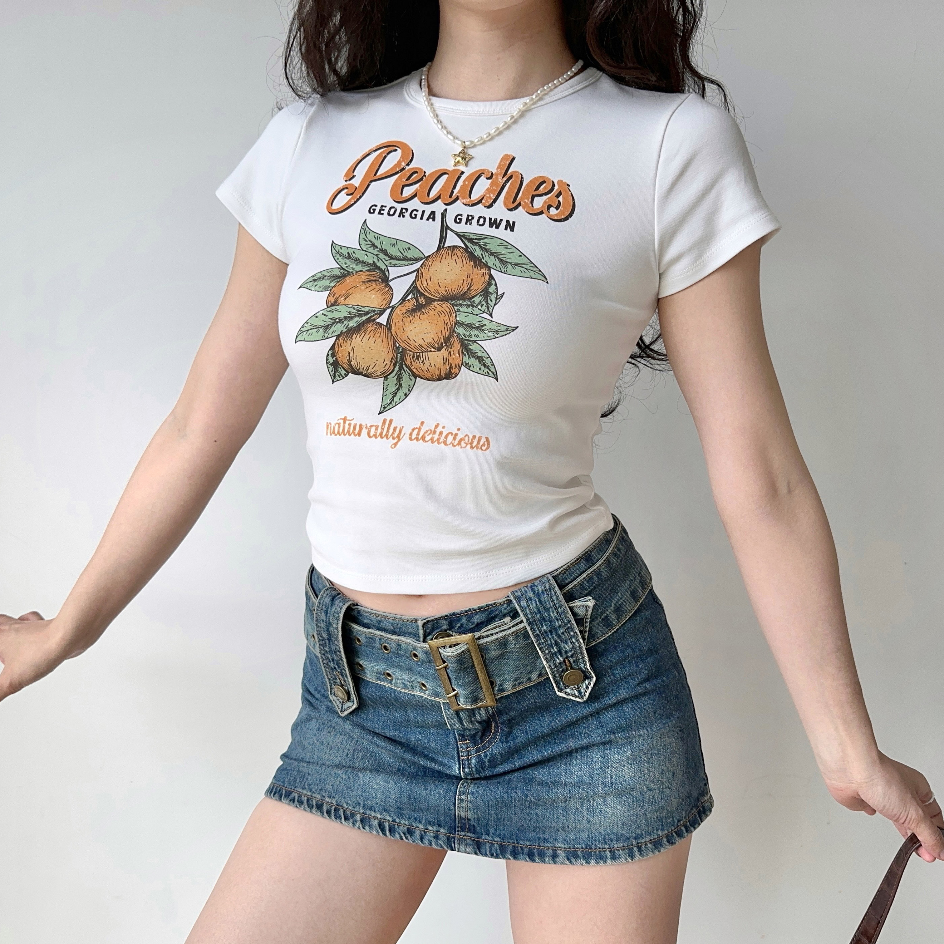 Peach Print White Shoulder T-shirt for Women - Summer Slim Fit Short Sleeve Top in European American Style, Perfect for Y2K Fashion