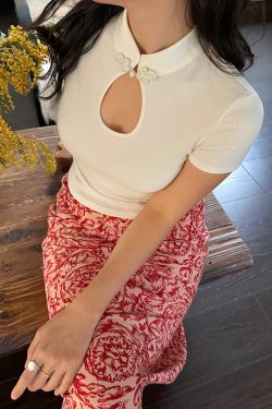 Retro Chinese Style Hollow Button Short Sleeve T-Shirt with Qipao Collar - Women's Slim Fit Top