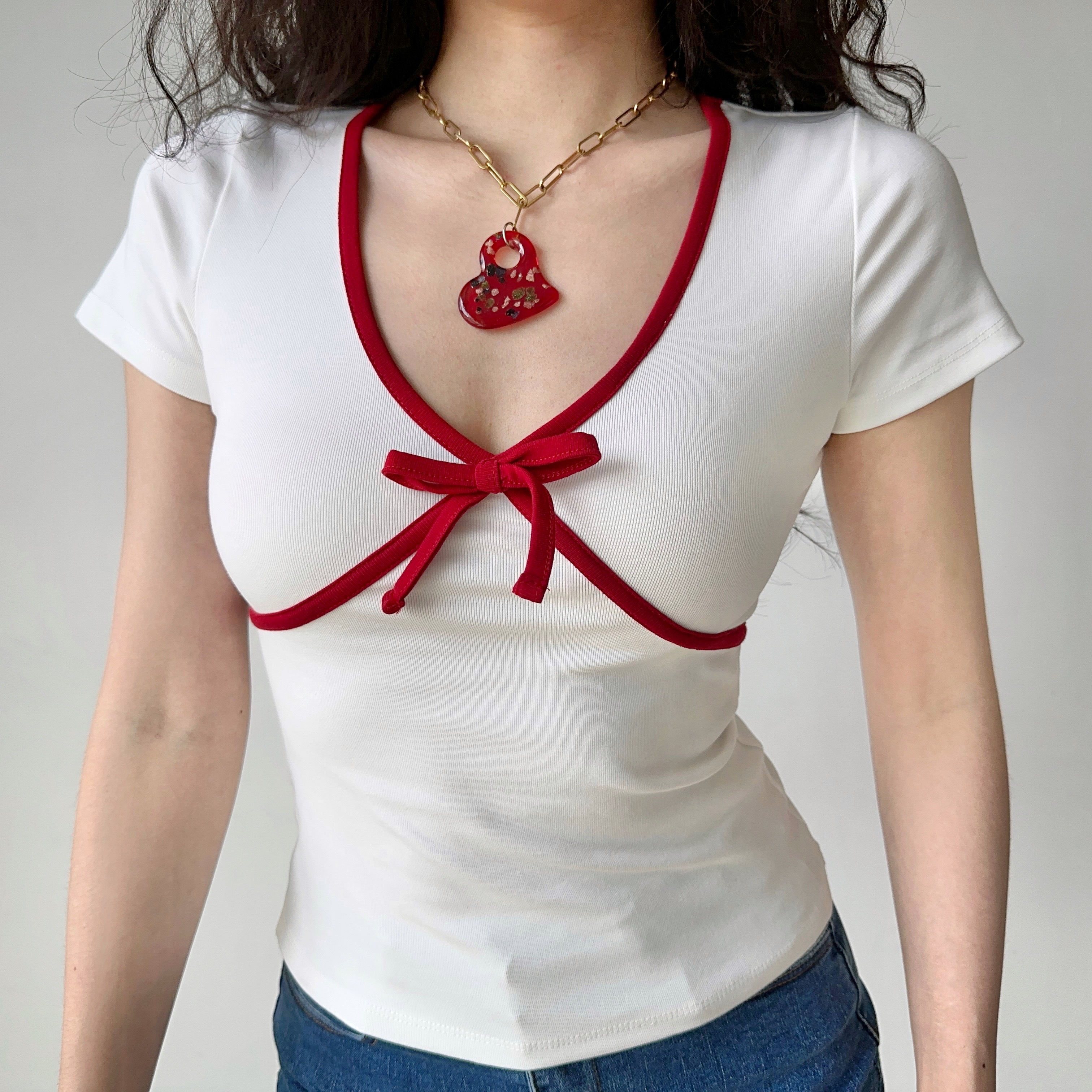 Retro Color-Blocking Bow Detail White T-Shirt for Women - Slim Fit Short Sleeve Top - European American Style Summer Fashion