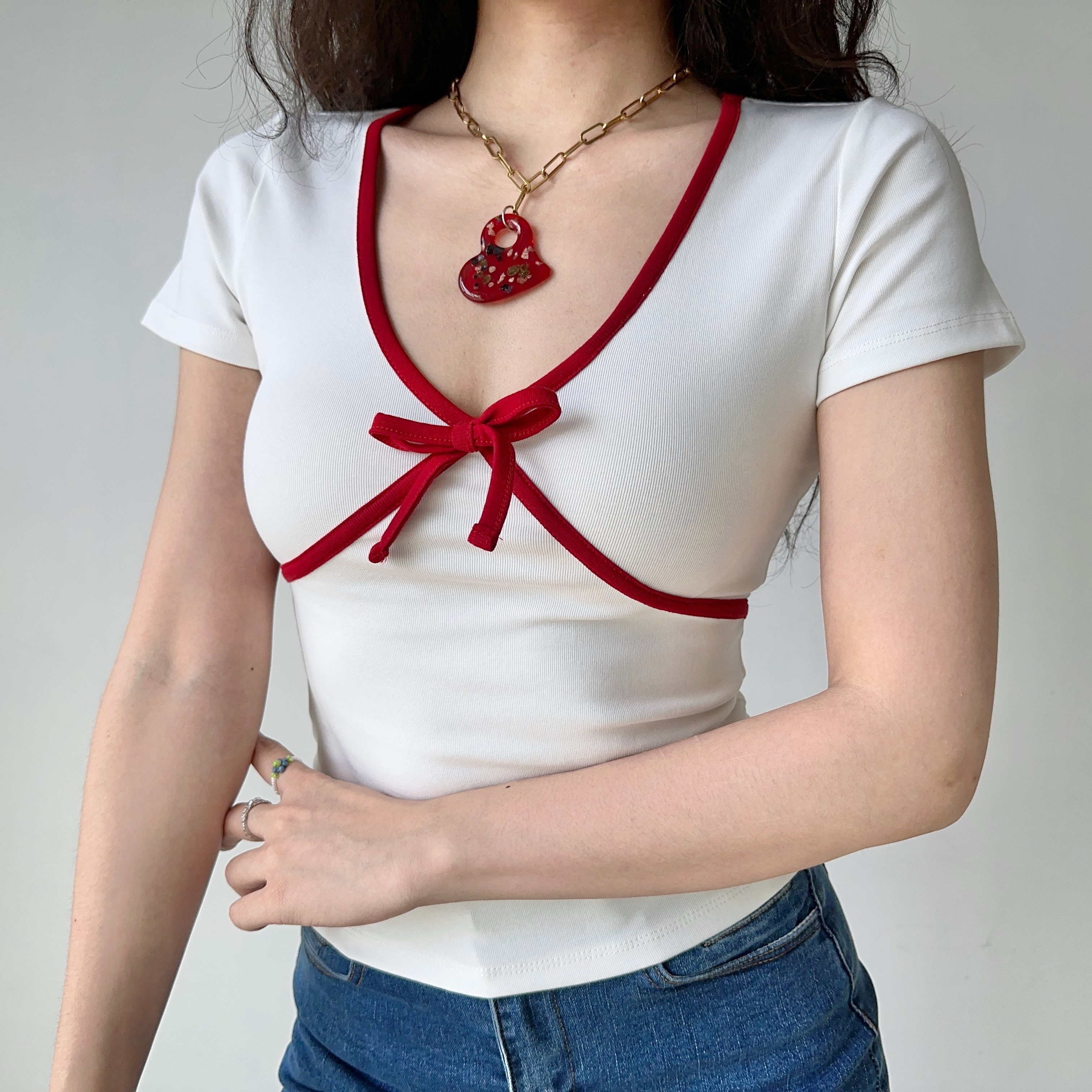 Retro Color-Blocking Bow Detail White T-Shirt for Women - Slim Fit Short Sleeve Top - European American Style Summer Fashion