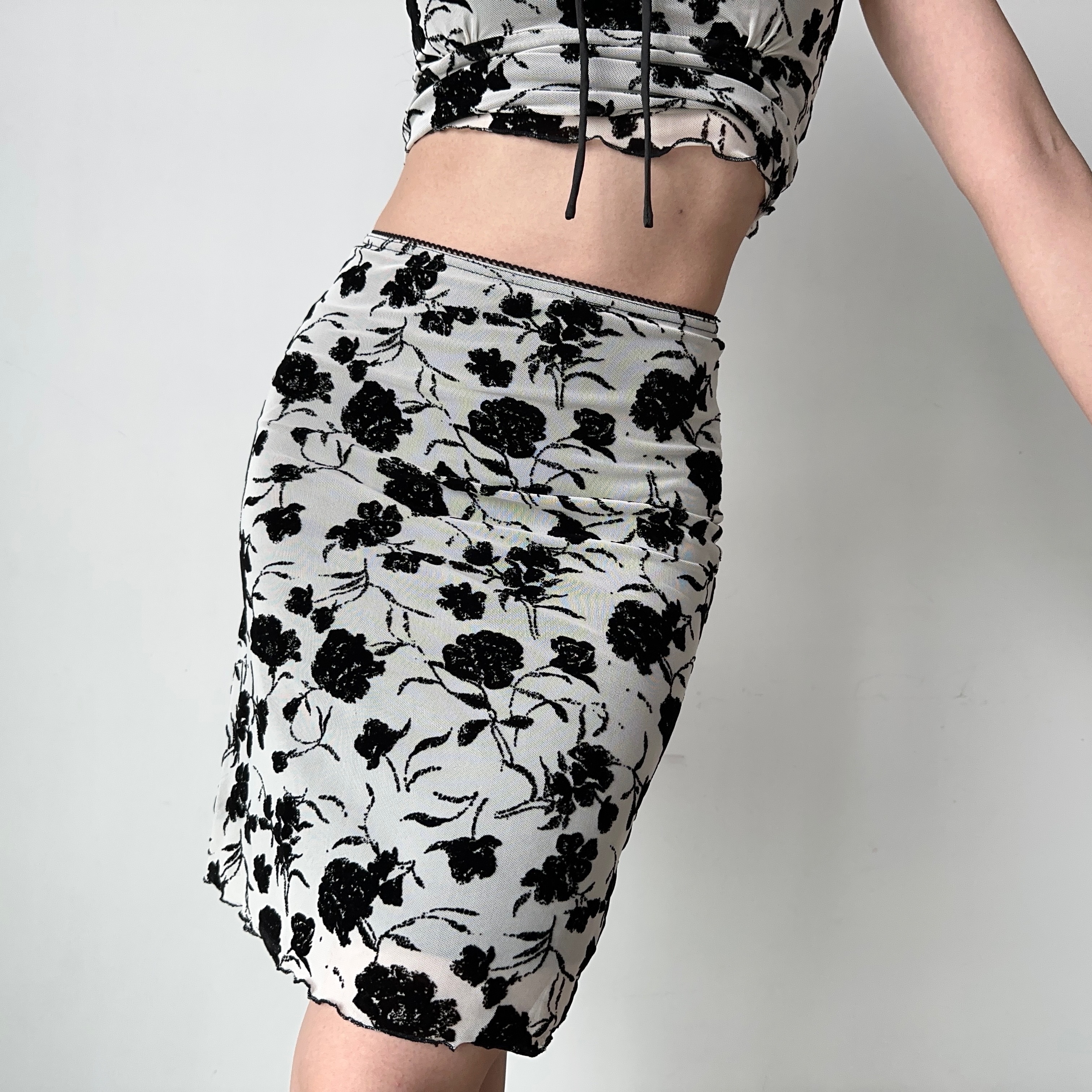 Retro Floral Print Camisole and High-Waisted Bodycon Skirt Two-Piece Set - European and American Style, Perfect for 90s and Y2K Fashion