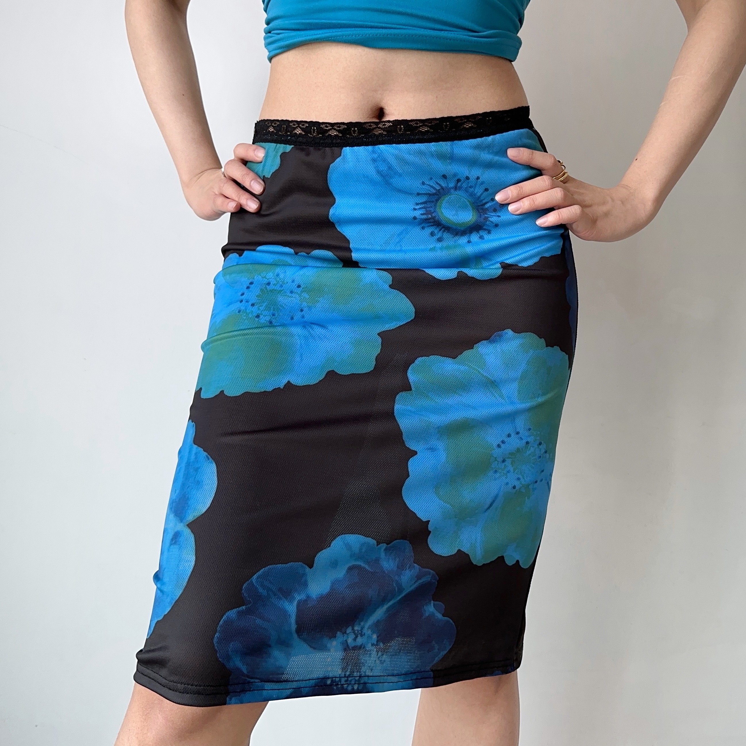 Retro Floral Printed Pencil Skirt with Lace Trim - European American Style Short Skirt for a Chic 90s Inspired Look