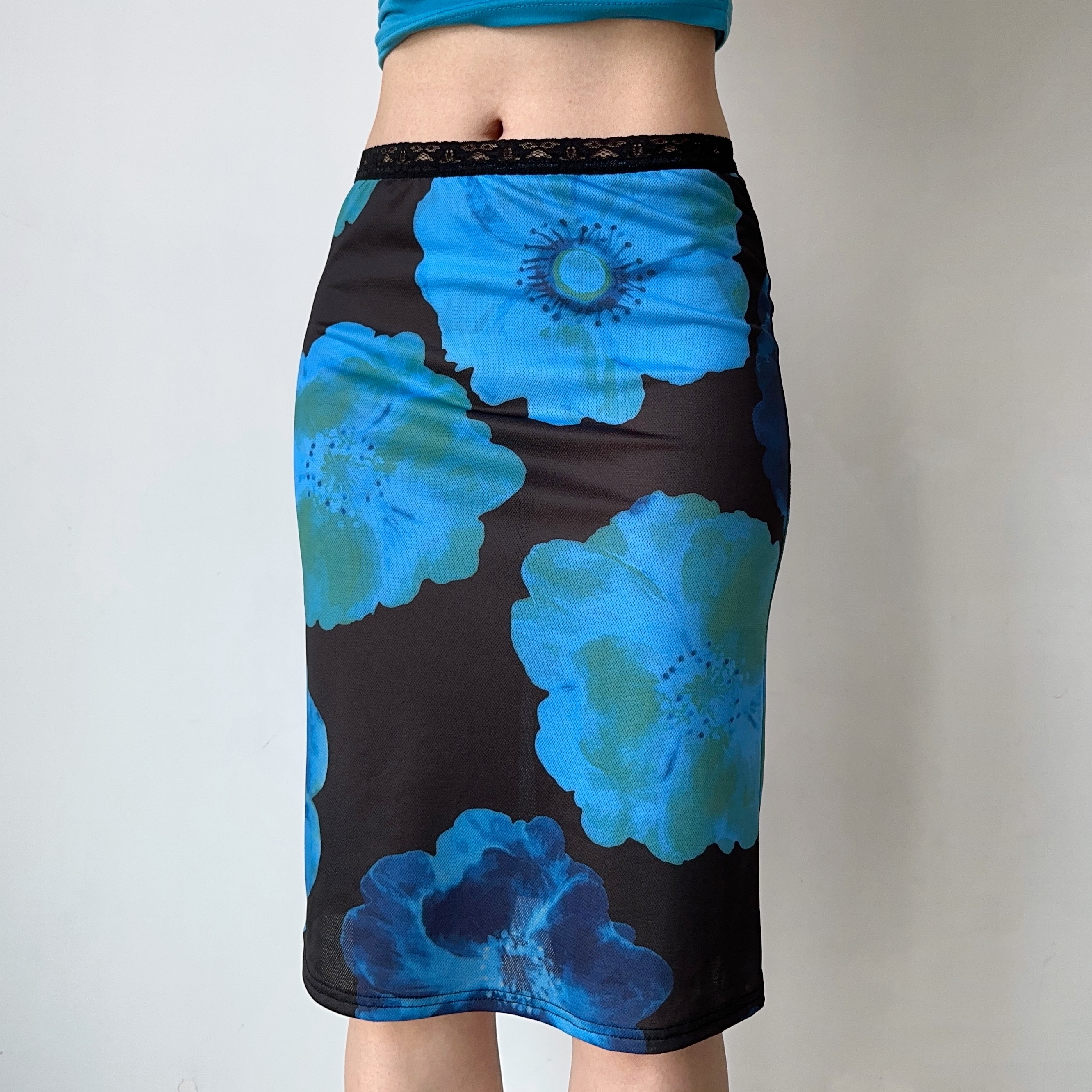 Retro Floral Printed Pencil Skirt with Lace Trim - European American Style Short Skirt for a Chic 90s Inspired Look