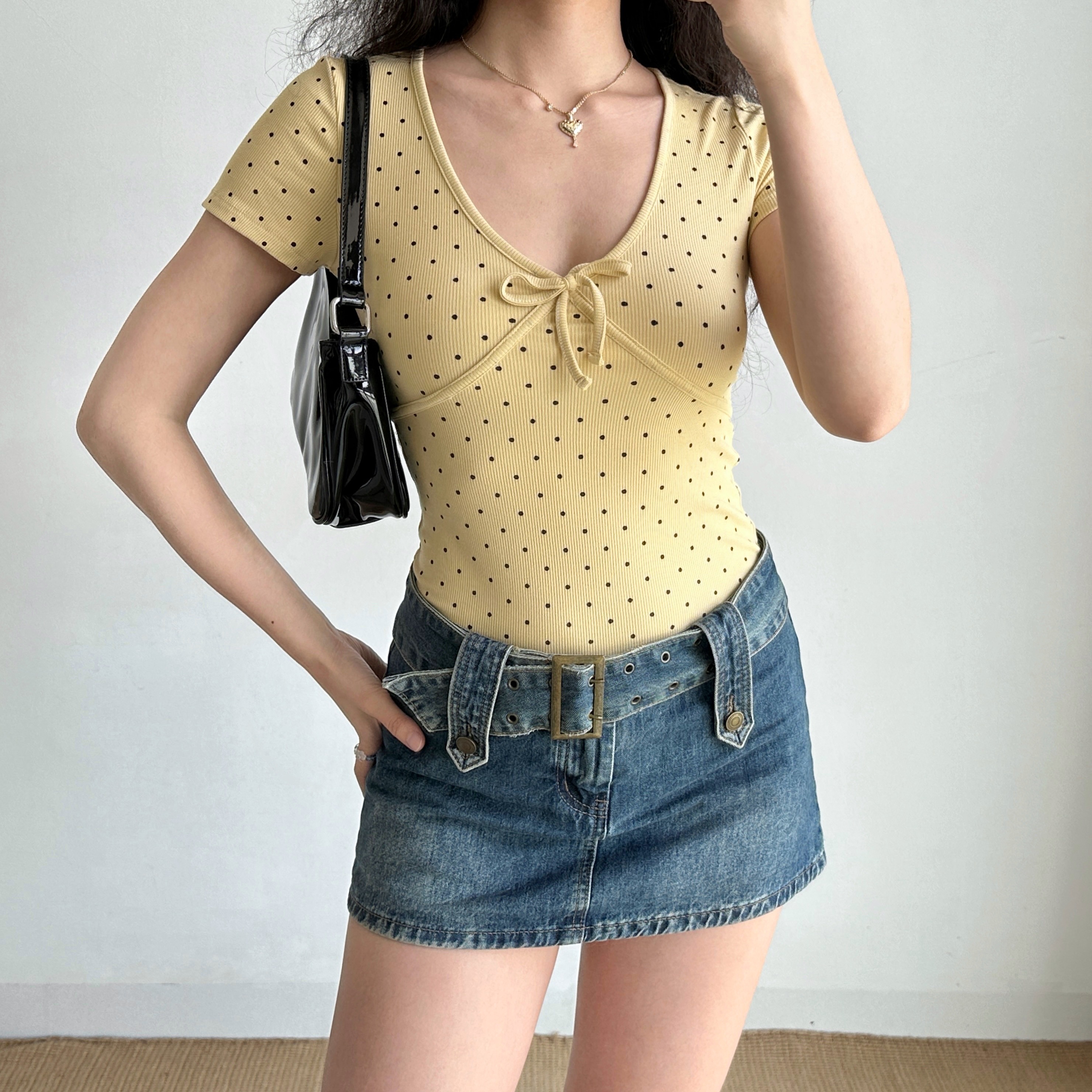 Retro Polka Dot Bow V-Neck T-Shirt for Women - Slim Fit Short Sleeve Summer Top in European American Style