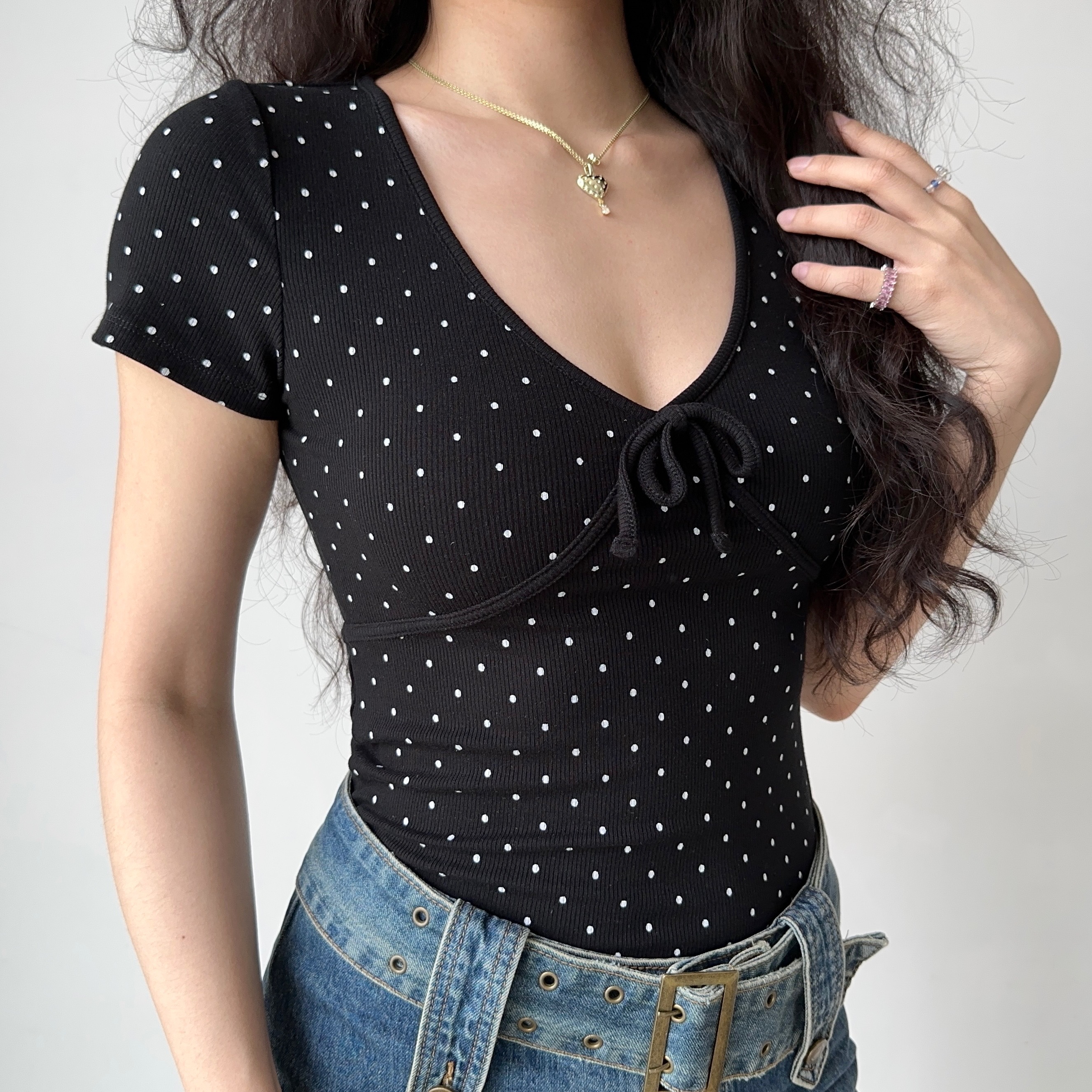 Retro Polka Dot Bow V-Neck T-Shirt for Women - Slim Fit Short Sleeve Summer Top in European American Style