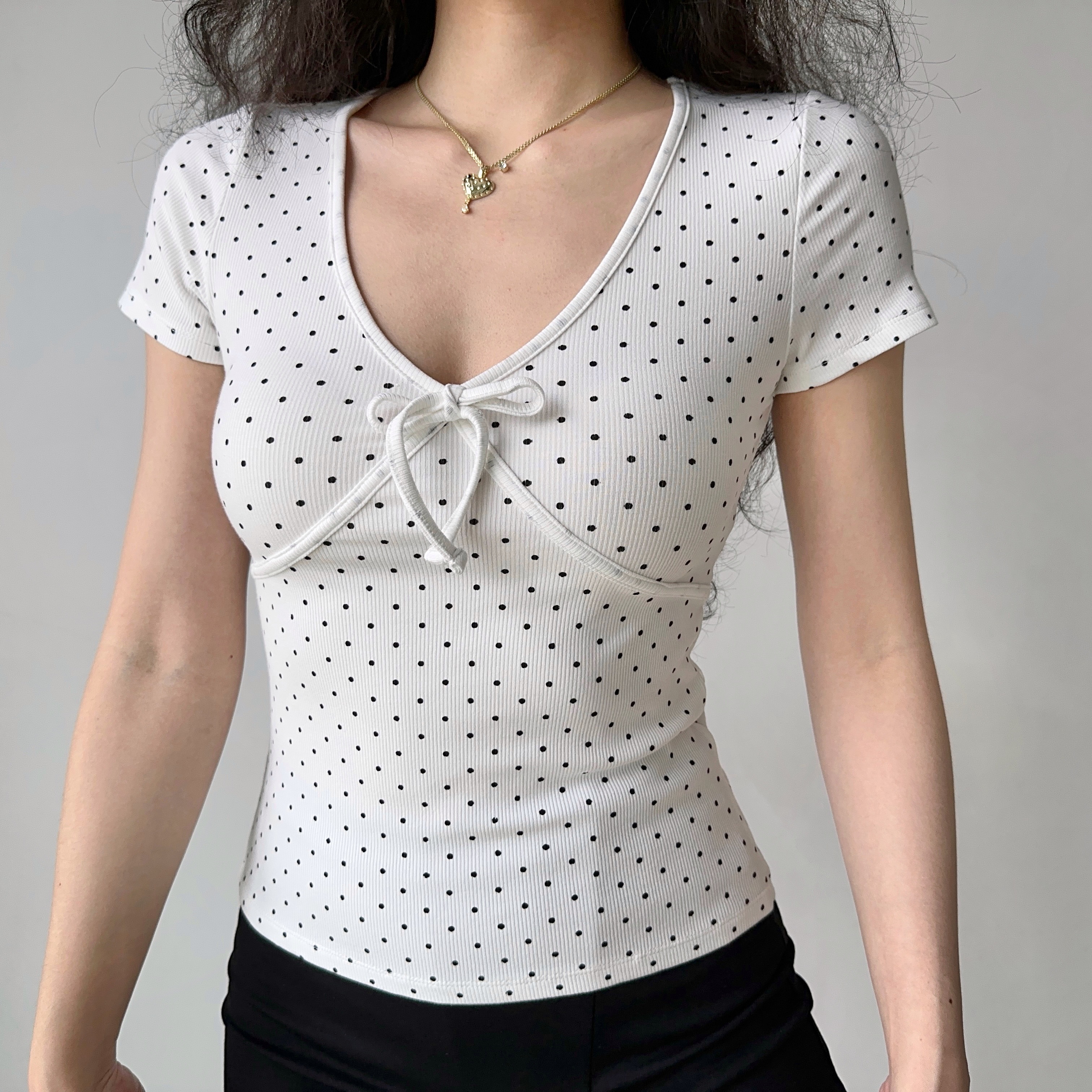 Retro Polka Dot Bow V-Neck T-Shirt for Women - Slim Fit Short Sleeve Summer Top in European American Style