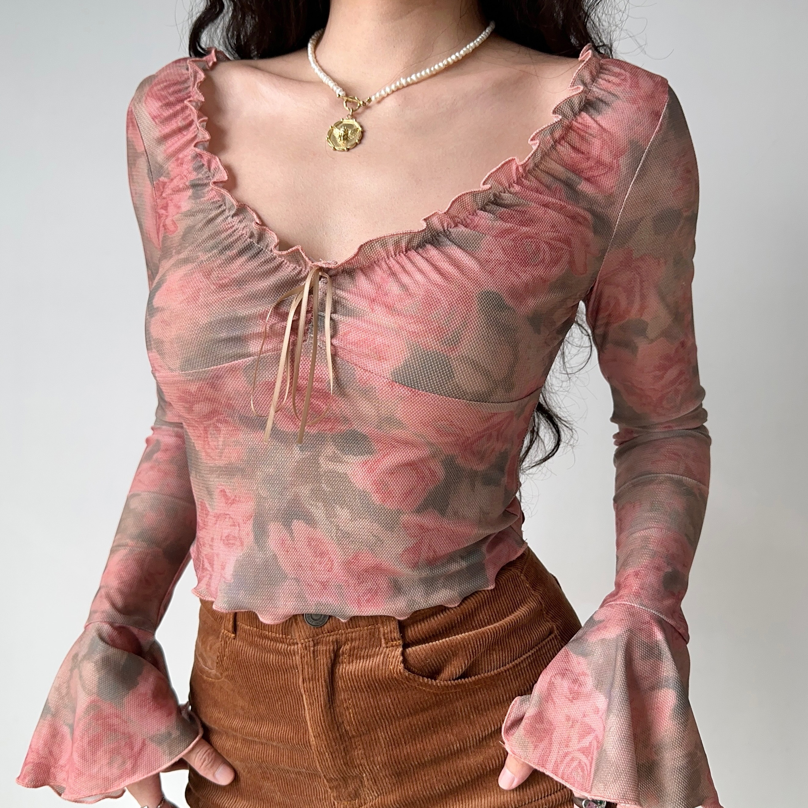 Retro Printed V-Neck Bell Sleeve Top - Women's Slim Fit Short Long Sleeve T-Shirt in European and American Style, 90s Inspired