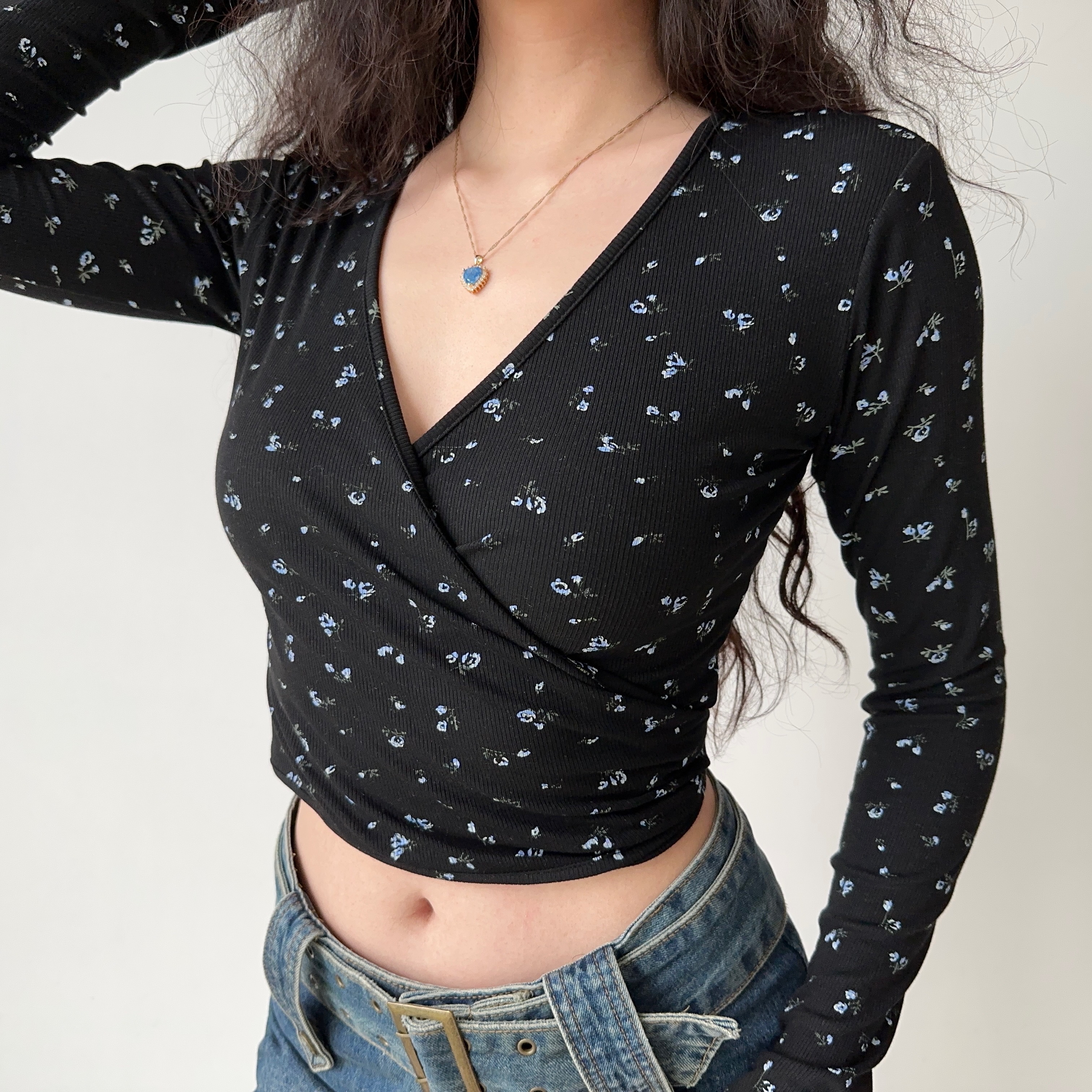 Sexy Floral Tie Cross V-Neck Long Sleeve T-Shirt for Women - European & American Style Slim Fit Short Top, Perfect for Y2K & Casual Wear
