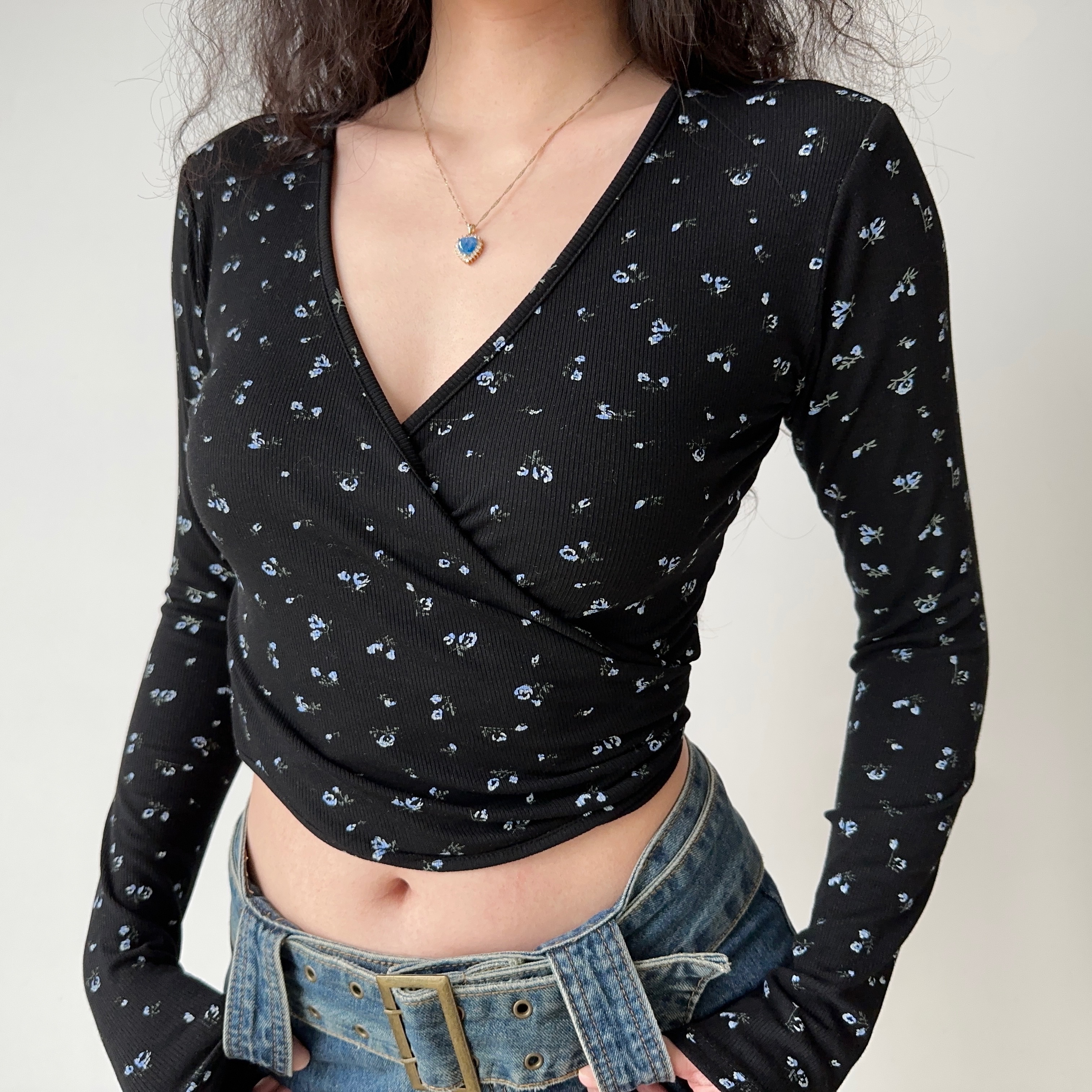 Sexy Floral Tie Cross V-Neck Long Sleeve T-Shirt for Women - European & American Style Slim Fit Short Top, Perfect for Y2K & Casual Wear