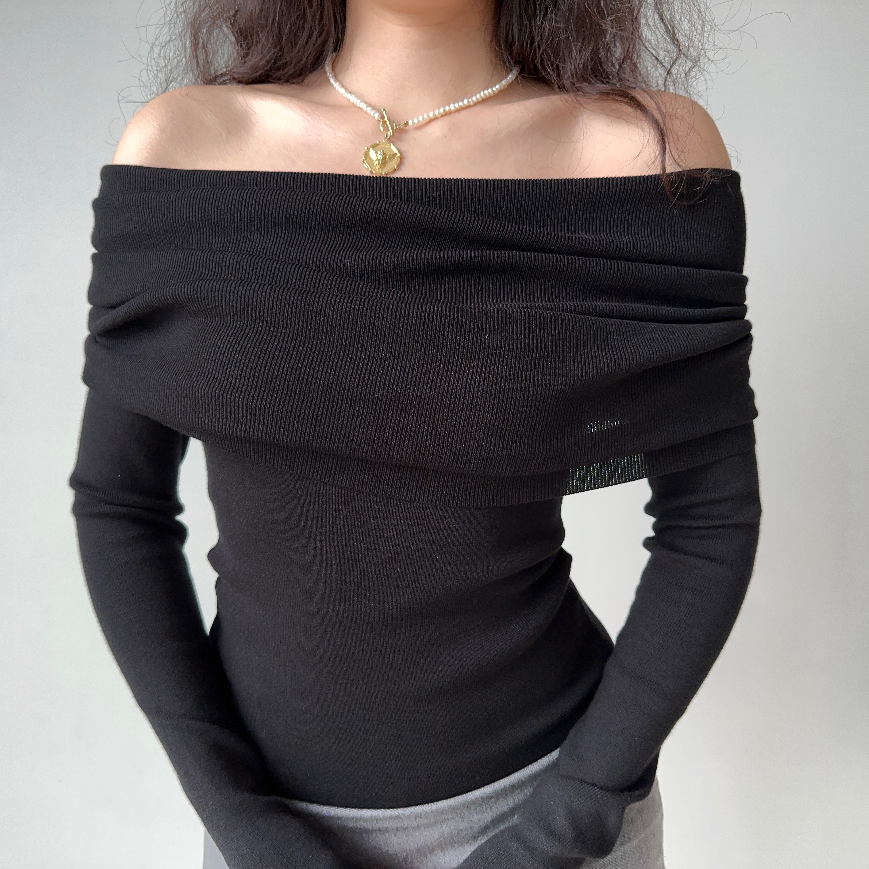 Sexy One-Shoulder Pleated Knitted Top for Women - Slim Fit Flattering Sweater in European and American Style