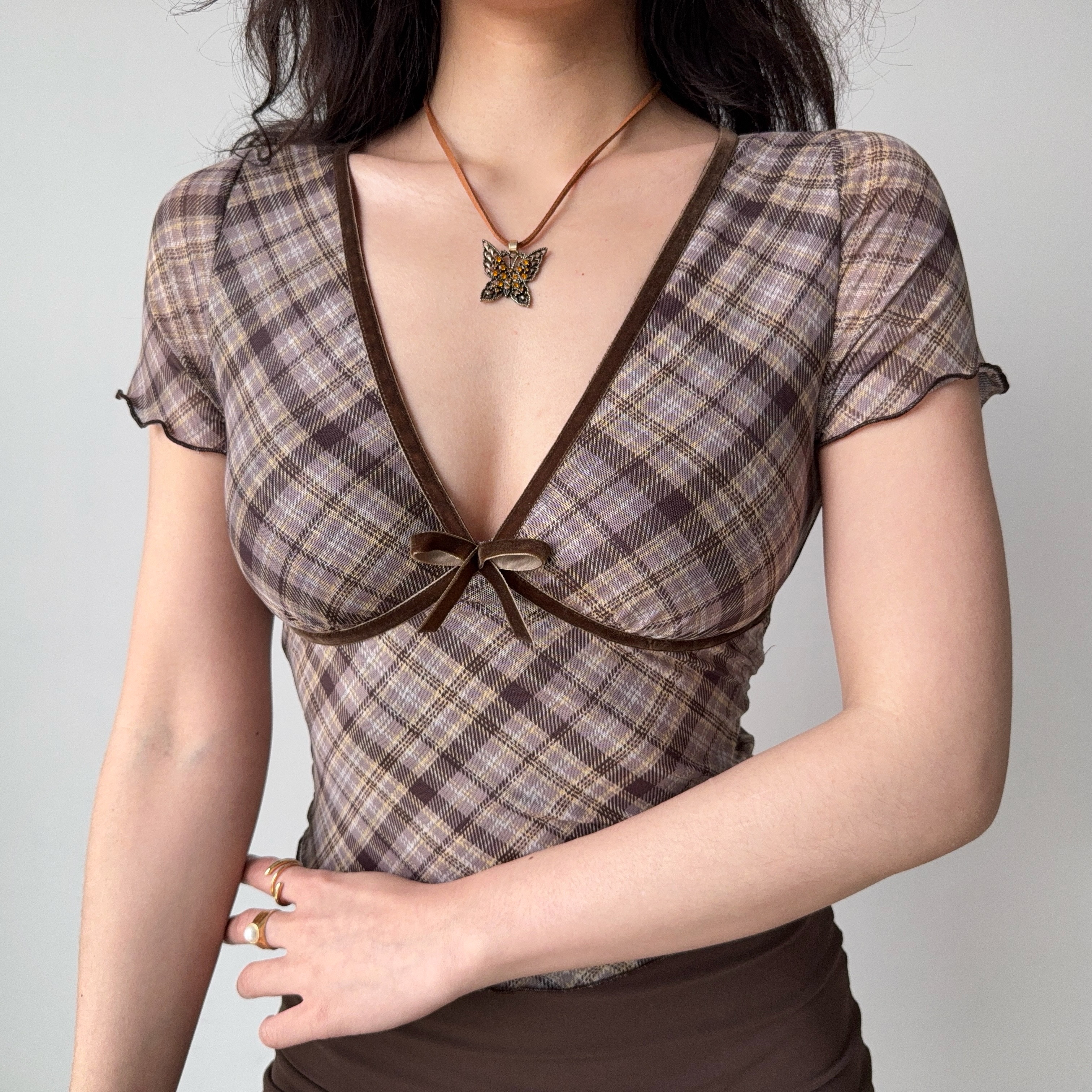 Slim Fit Deep V-Neck Plaid T-Shirt for Women - Retro European & American Style Short Sleeve Top